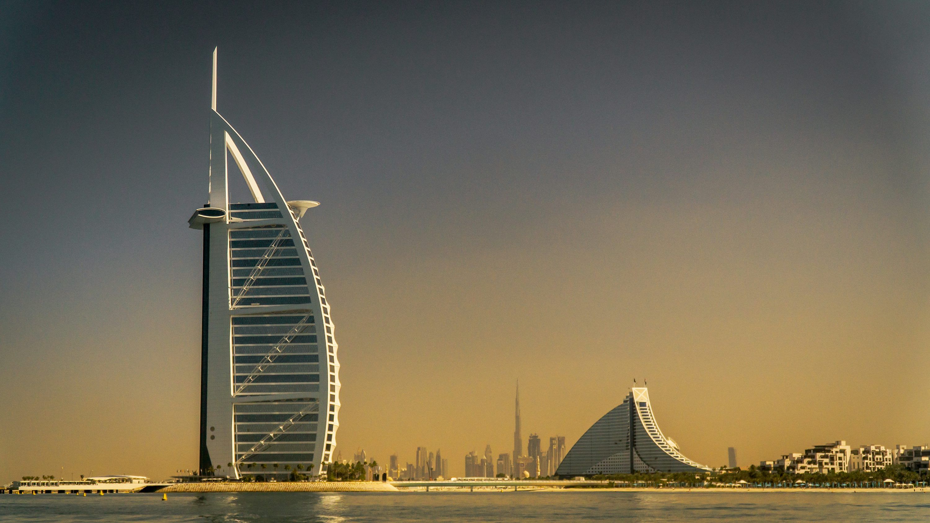 3000x1688 Burj Al' Arab in Dubai during daytime photo