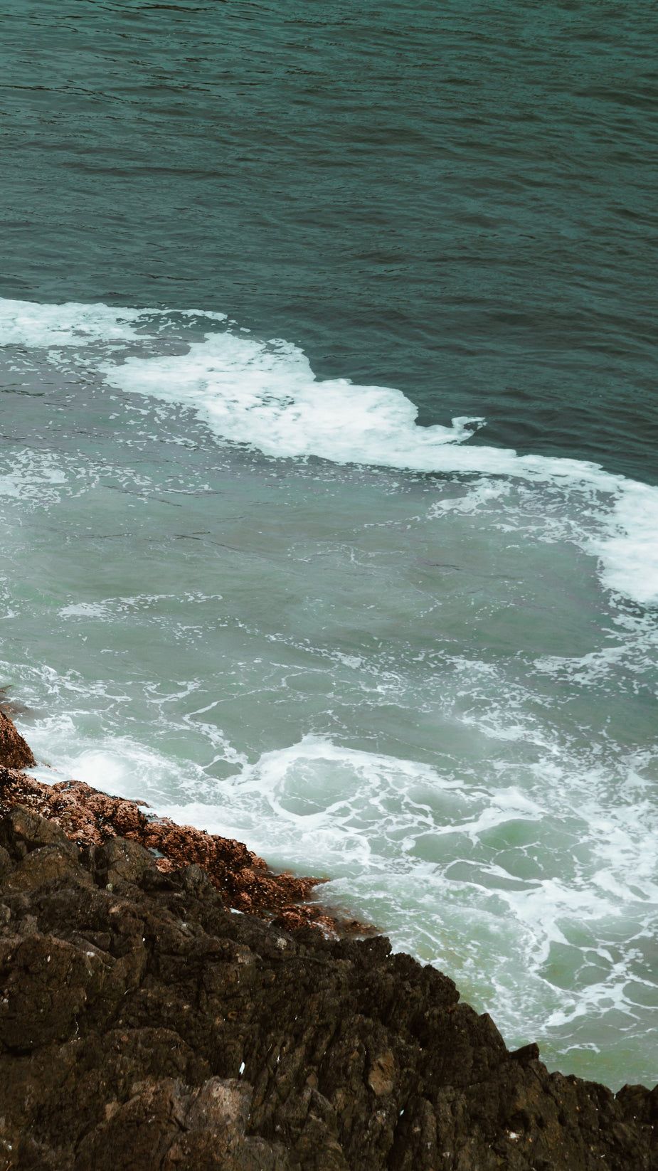 925x1646 Browse Free HD Image of View Of The Sea iPhone Wallpaper