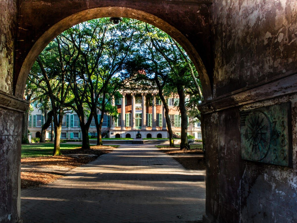 1200x900 Oldest Universities In The U.S. American Colleges