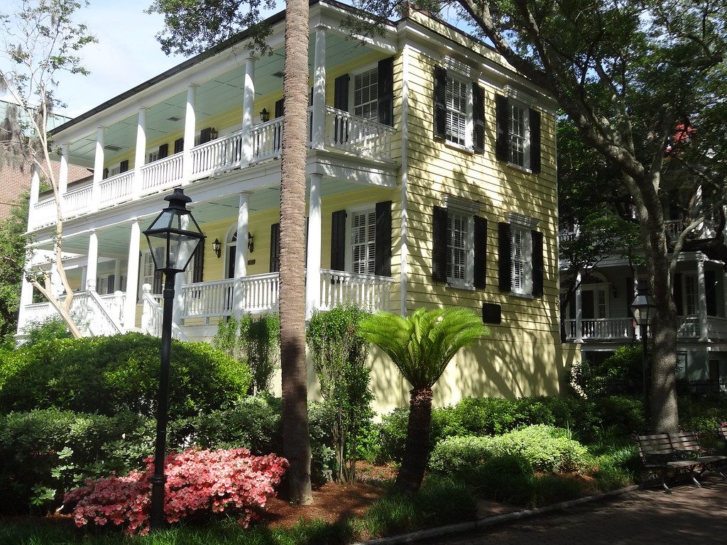 1024x768 Charleston College grounds. South Carolina up to the War of