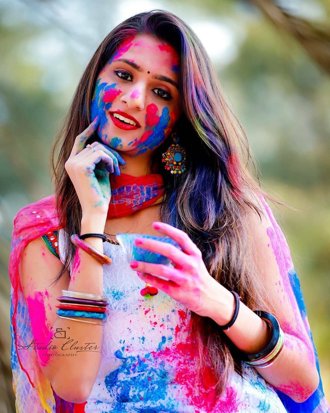 1080x1350 Holi Girls Wallpaper