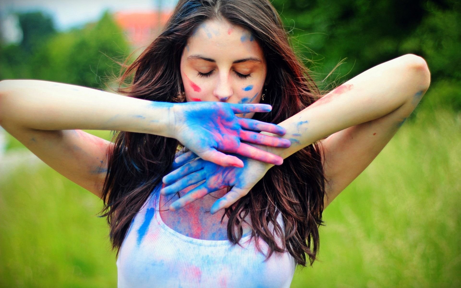 1920x1200 Girl Playing Holi 2017 Wallpaper 12025