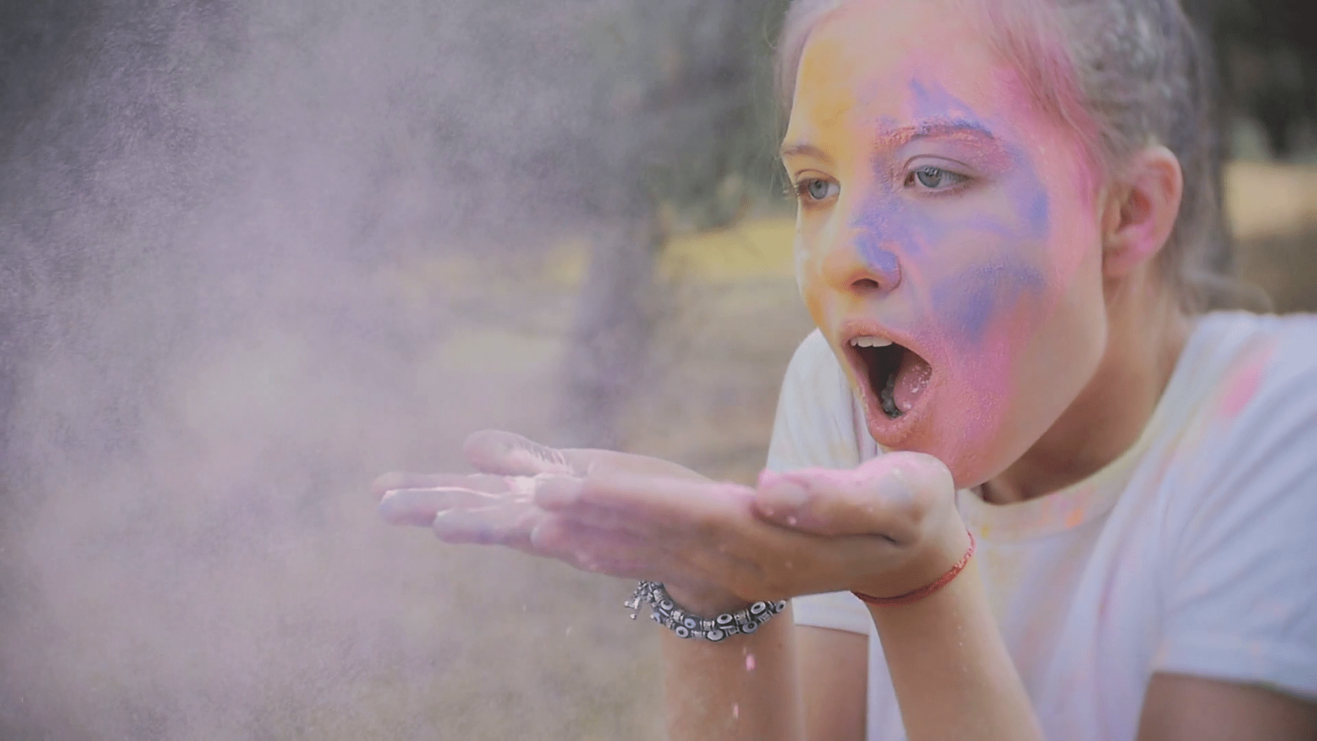 1920x1080 The Girl at the Holi festival with coloured powder on his hands