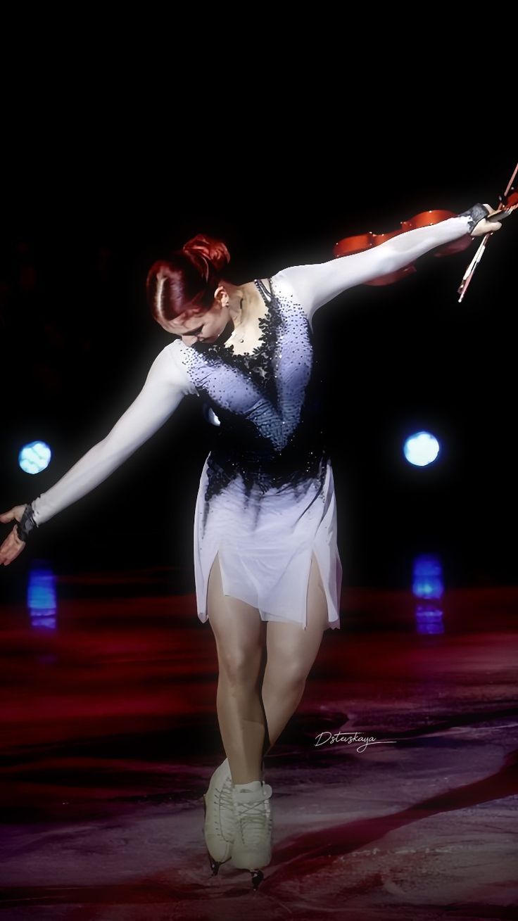 736x1309 Alexandra Trusova Wallpaper