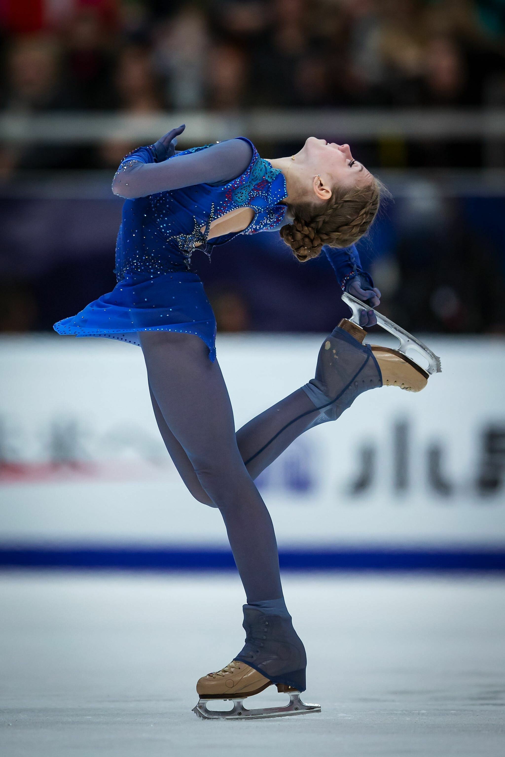 2048x3072 Alexandra Trusova Wallpaper