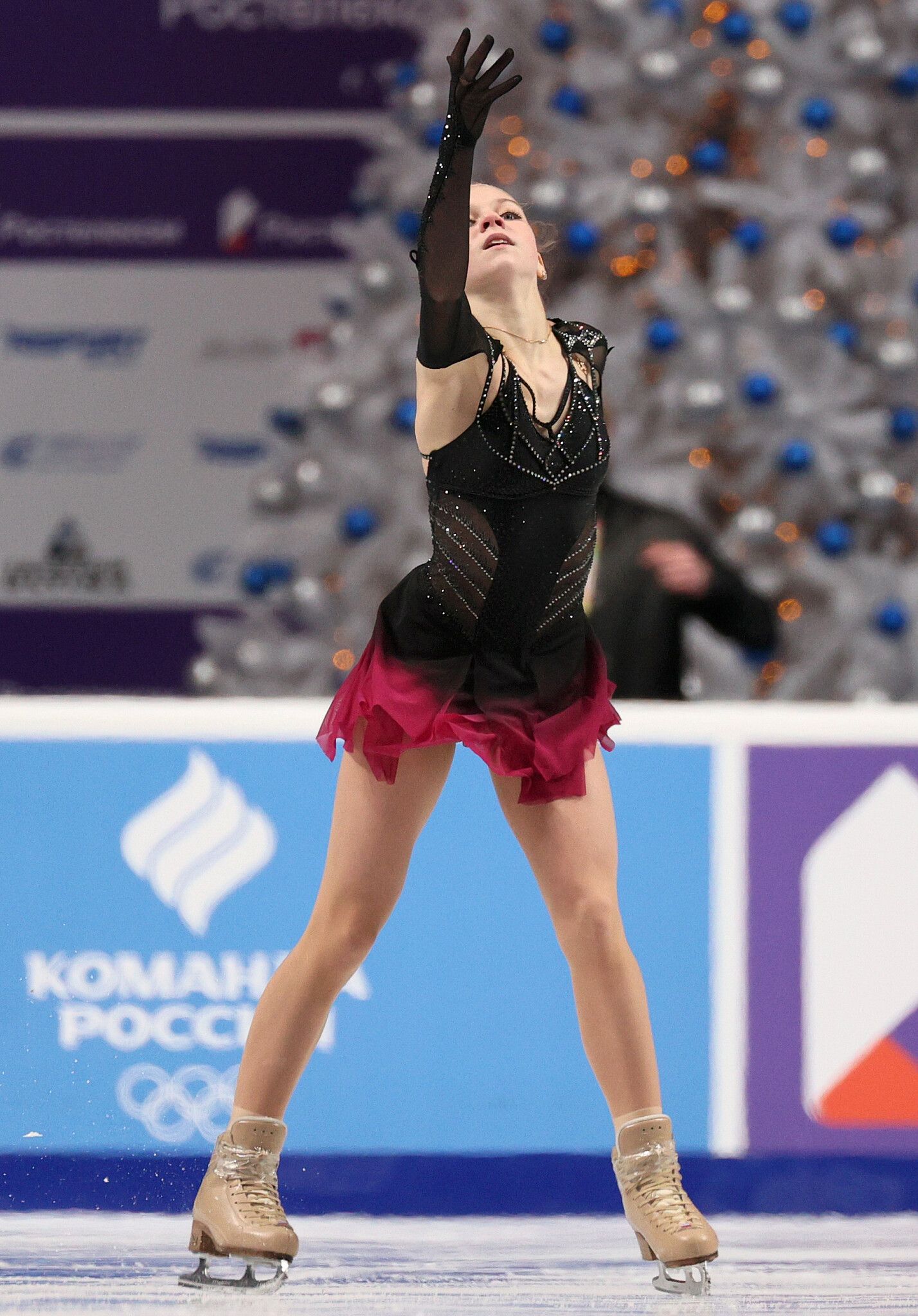 1428x2048 Alexandra Trusova Wallpaper