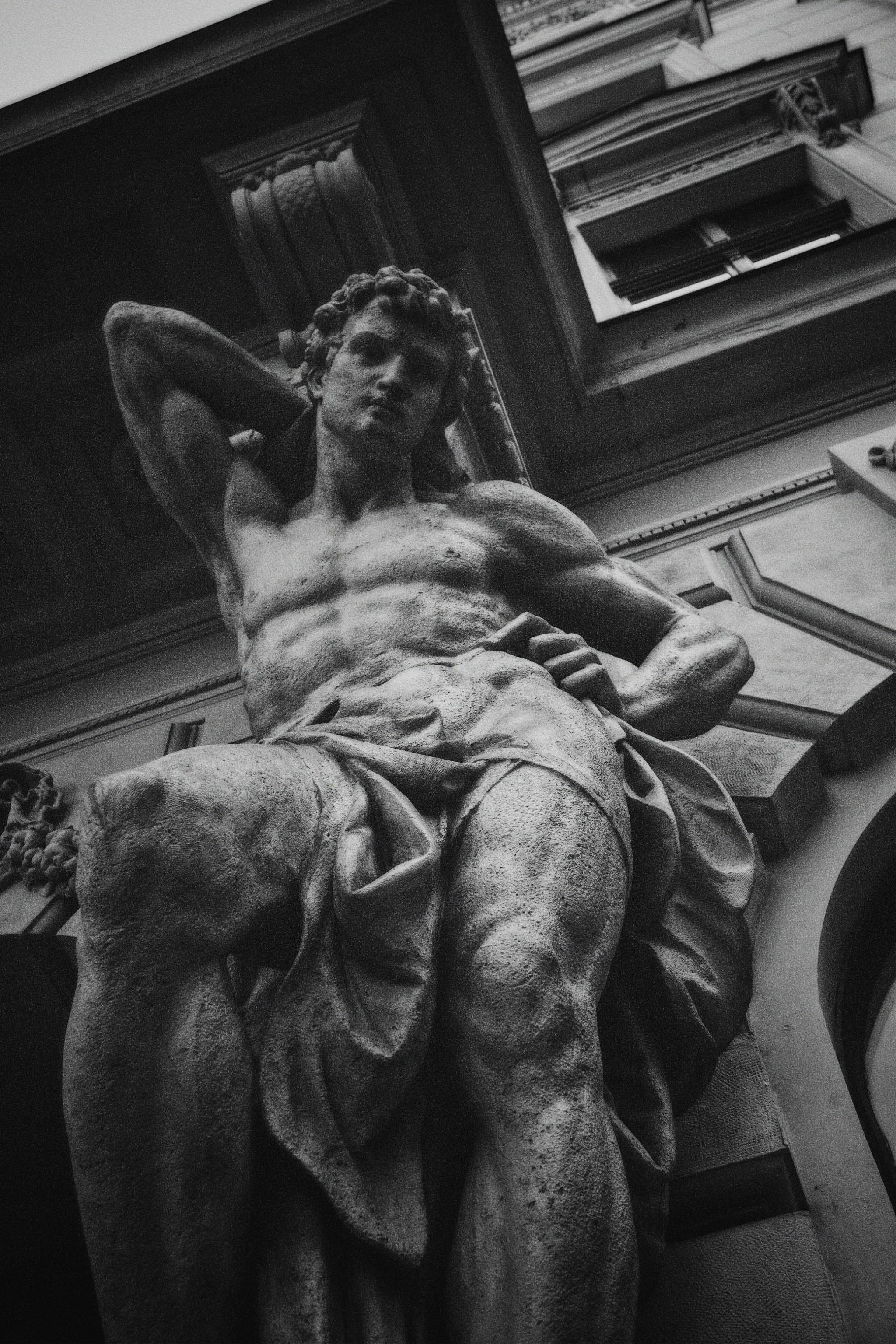 2048x3072 Statue of Achilles in Black and White · Free