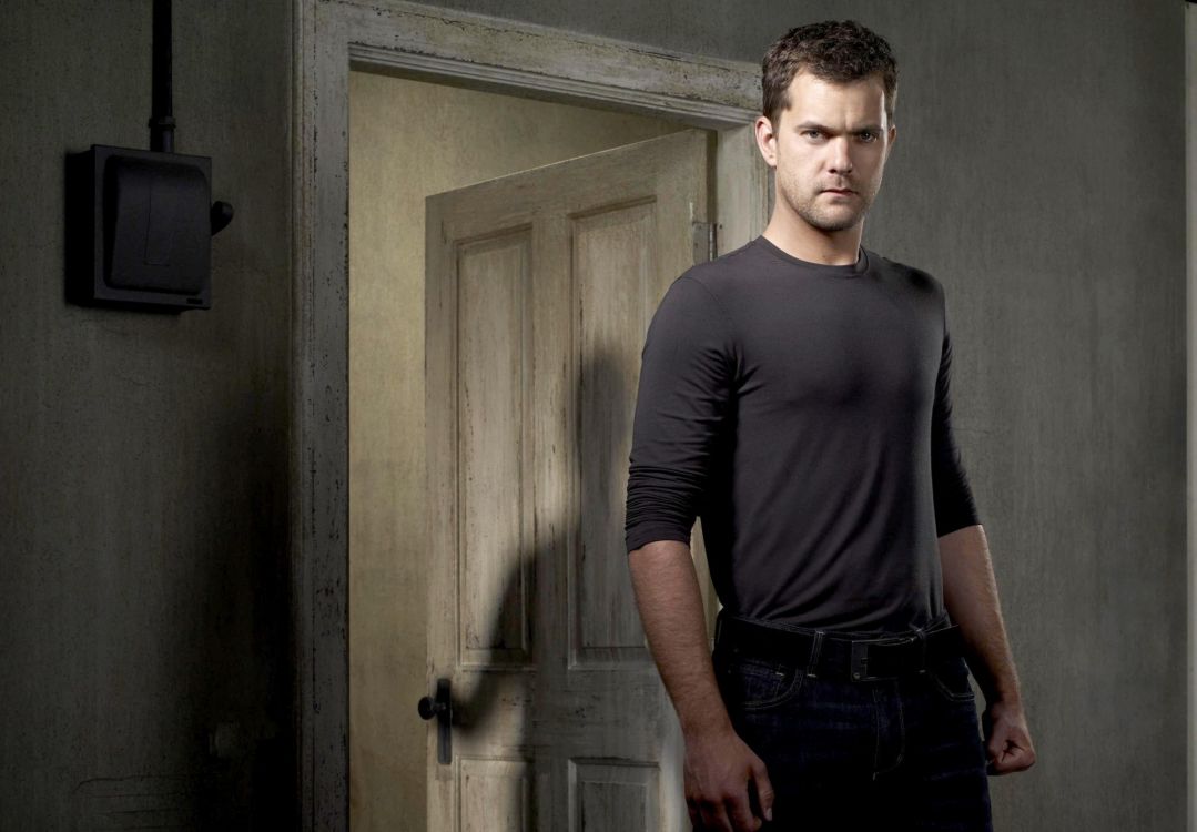 1079x750 Wallpaper Joshua Jackson, Fringe, Peter Bishop, Walter Bishop, Neck, Background Free Image