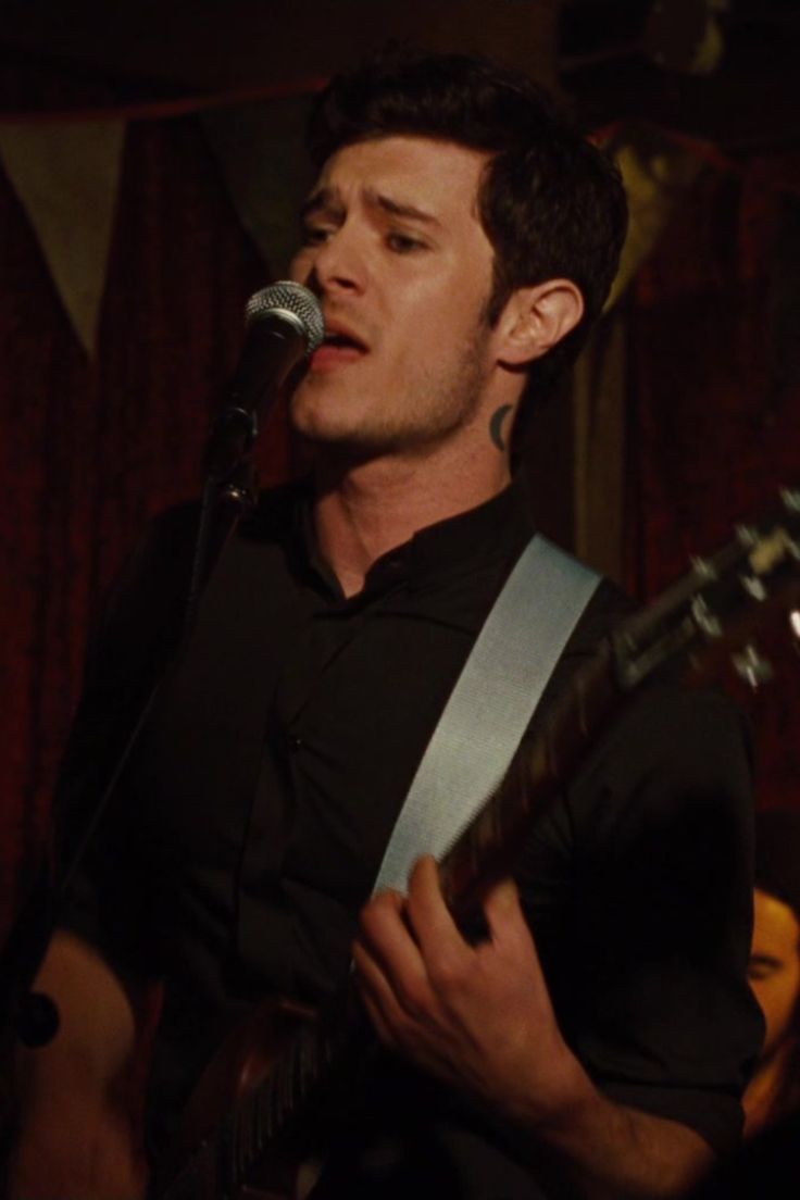 736x1104 Adam Brody's Body Aesthetic Check Fox Wallpaper