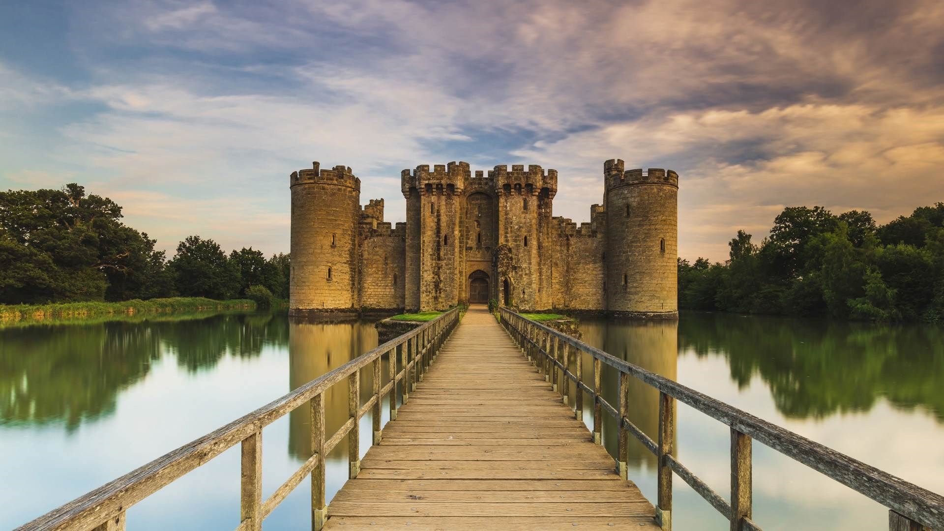 1920x1080 Bodiam Castle at sunset on a summer evening, East Sussex, England, UK. Windows Spotlight Image