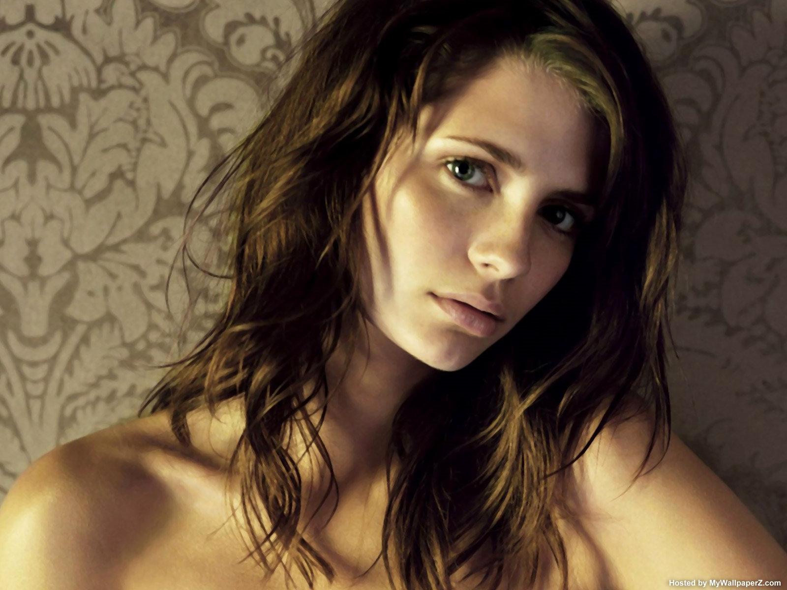 1600x1200 Mischa Barton Wallpaper