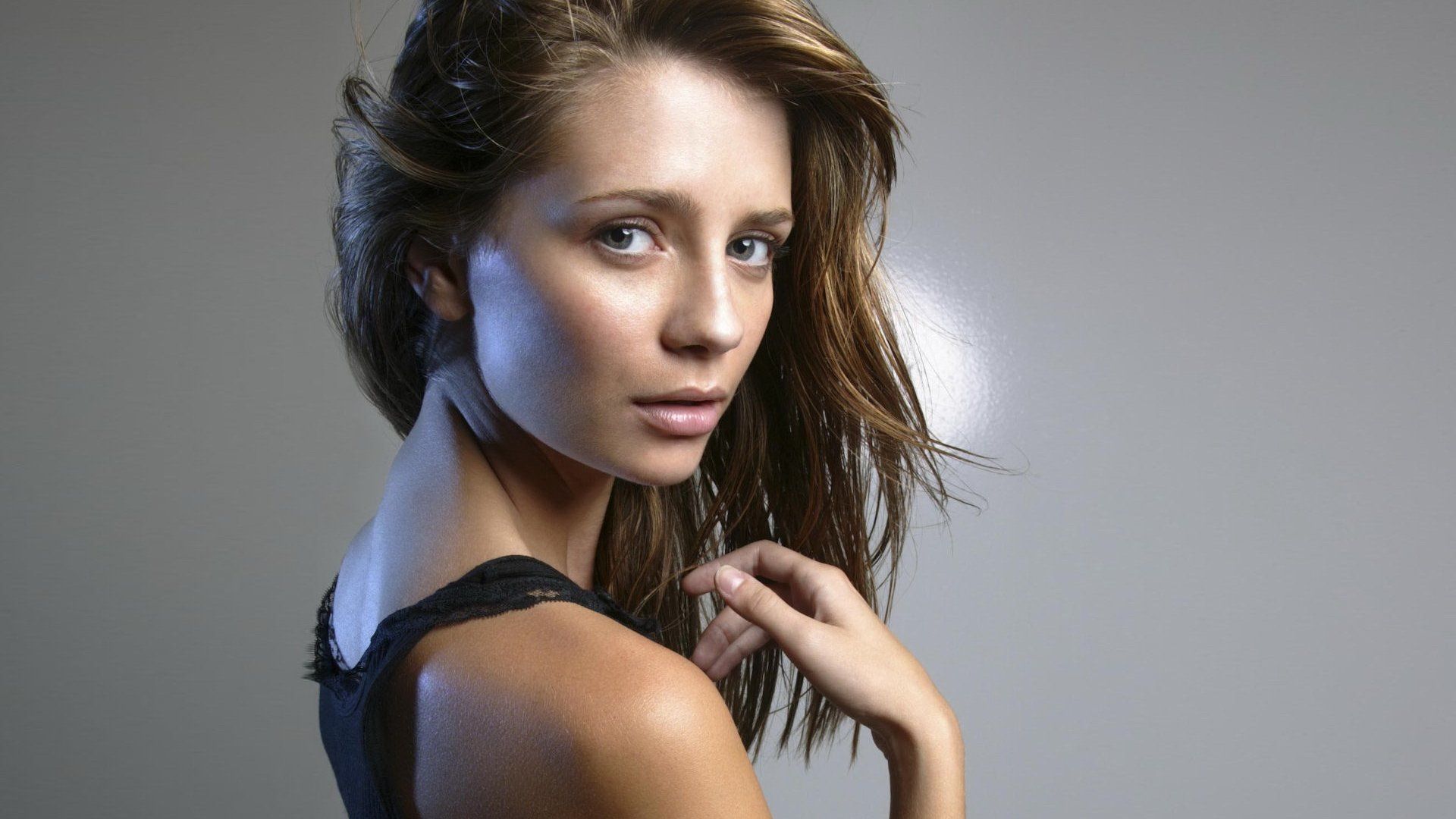 1920x1080 Mischa Barton Elegance