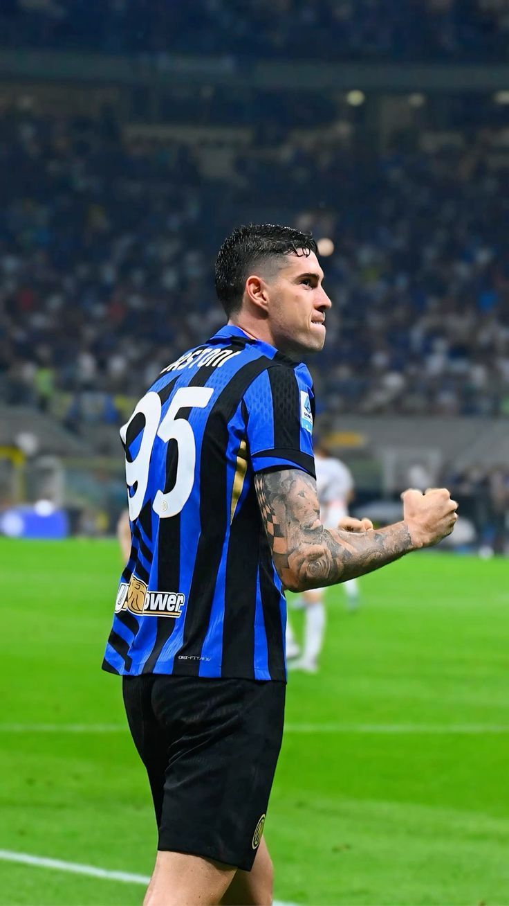 736x1308 Bastoni Inter Milan