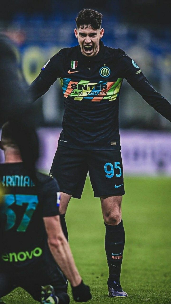 720x1280 Alessandro Bastoni Wallpaper