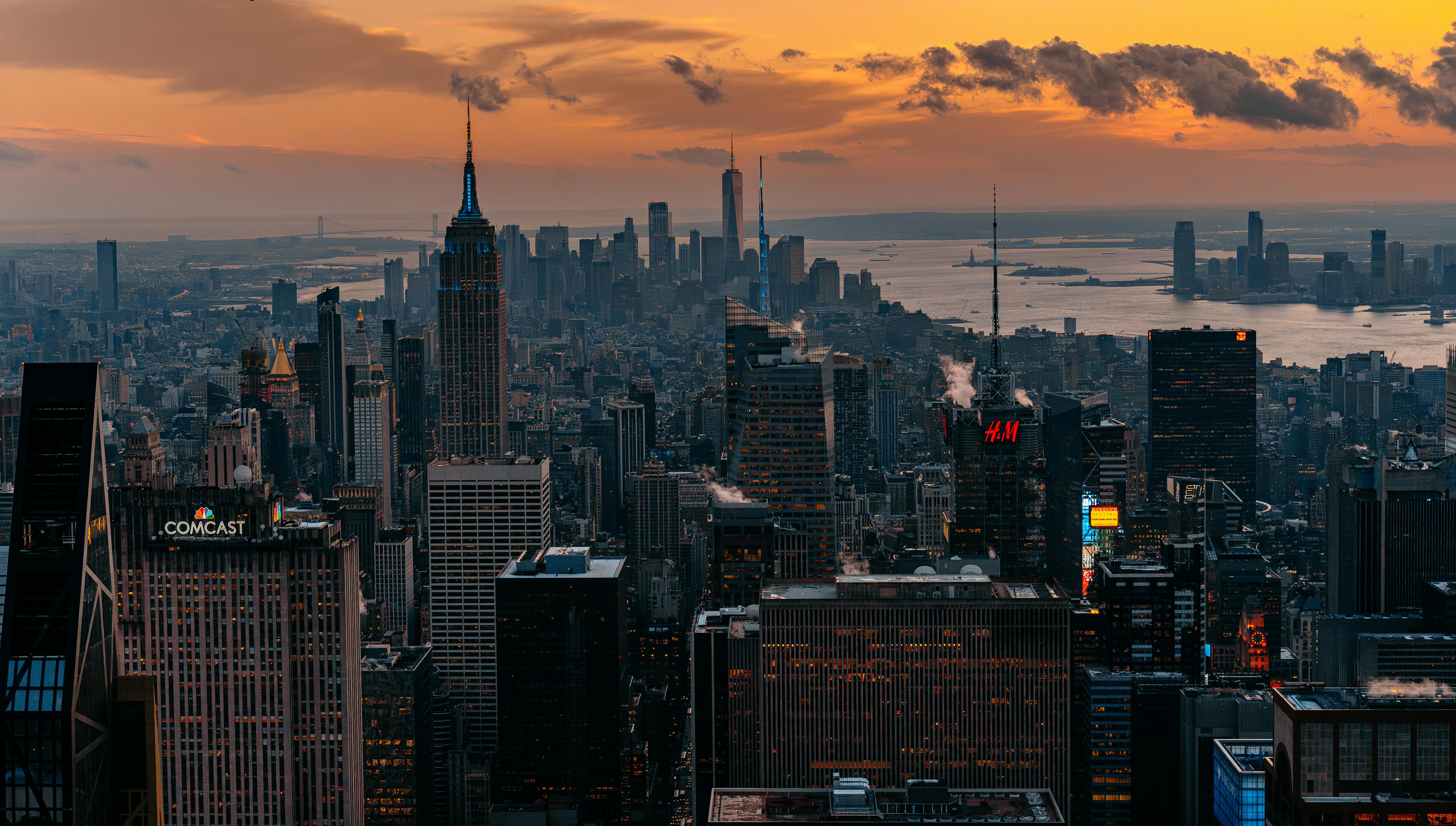 5676x3218 Skyline of New York City at Sunset · Free