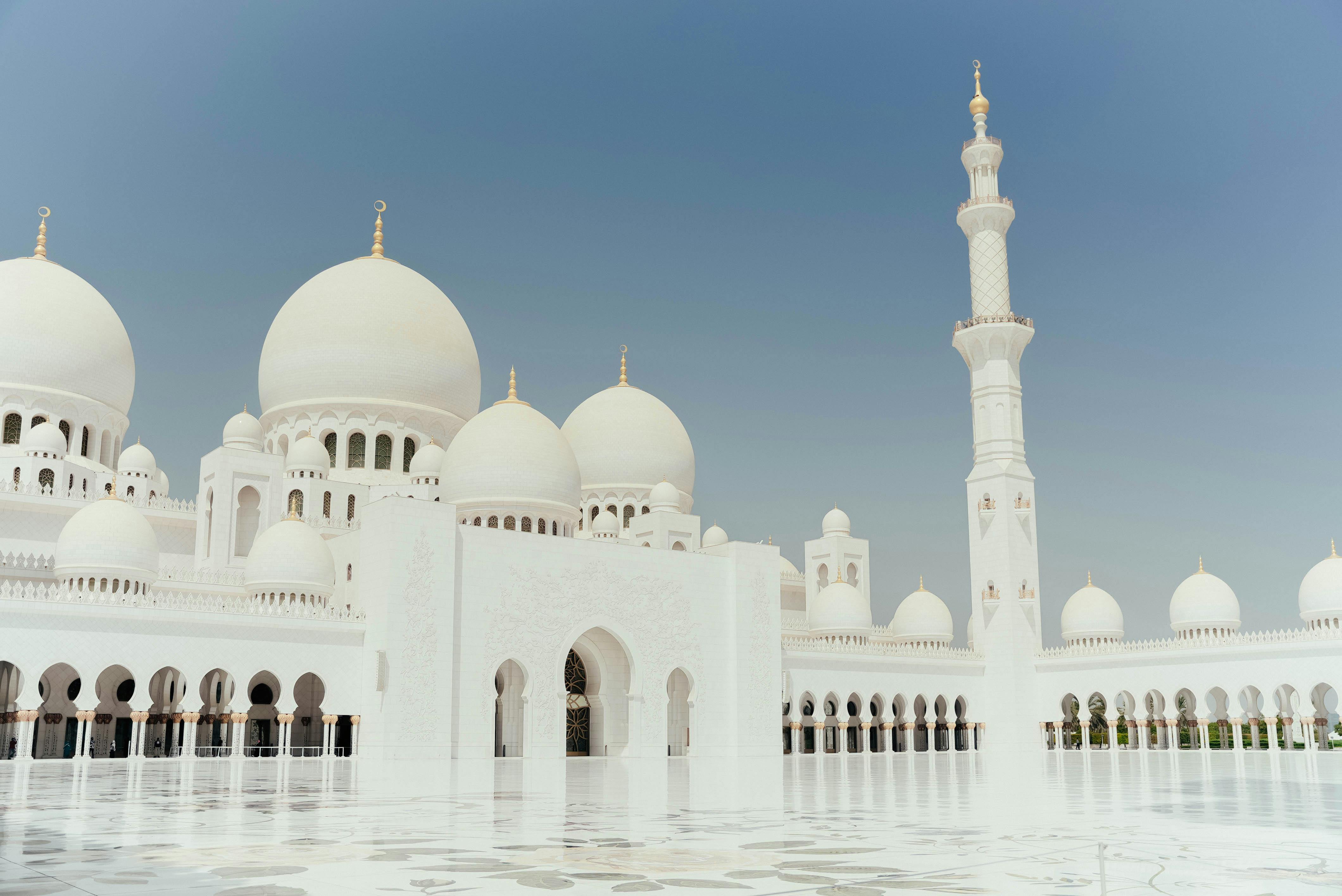 4240x2832 Courtyard in Mosque · Free
