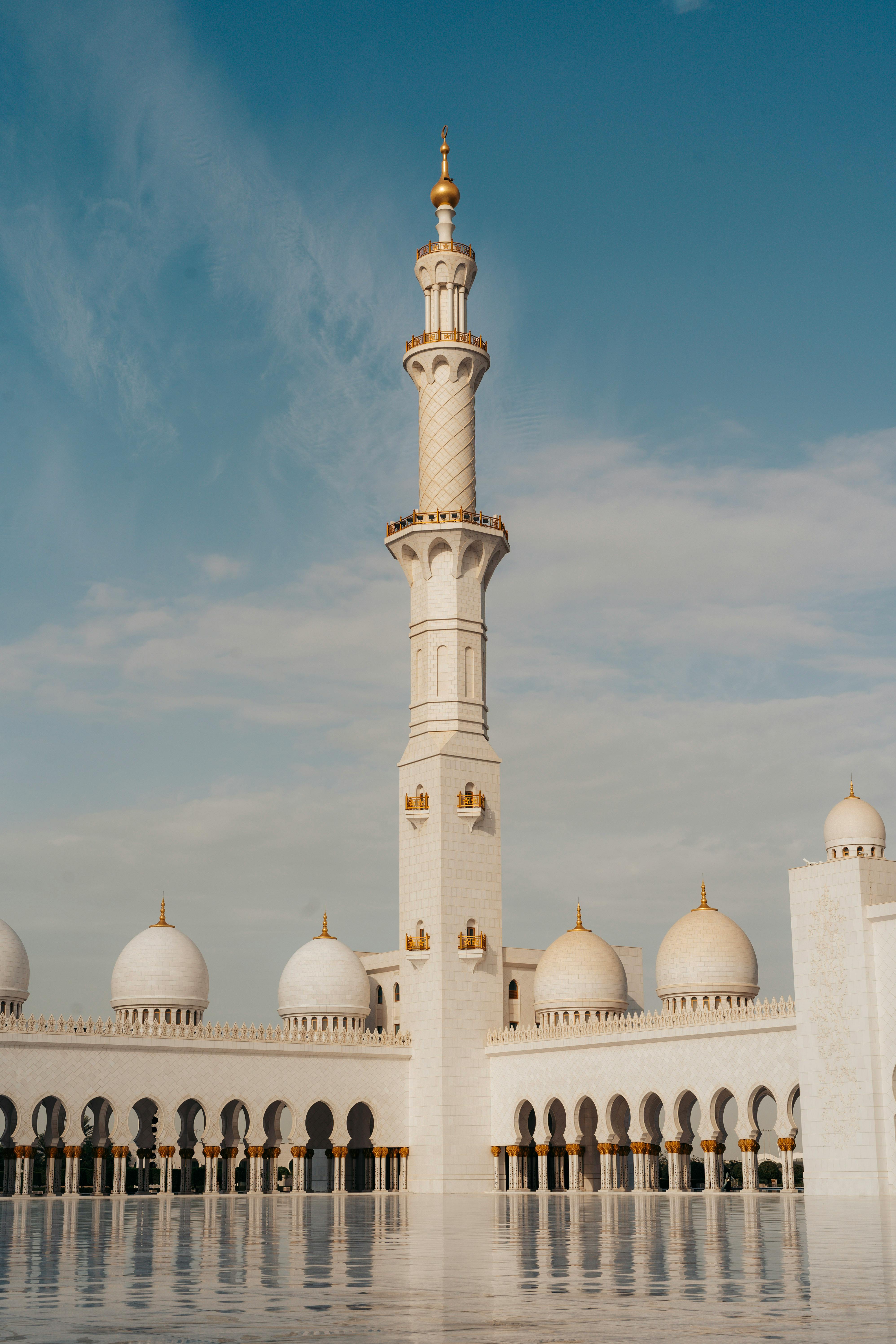 3992x5988 Sheikh Zayed Grand Mosque in Abu Dhabi · Free