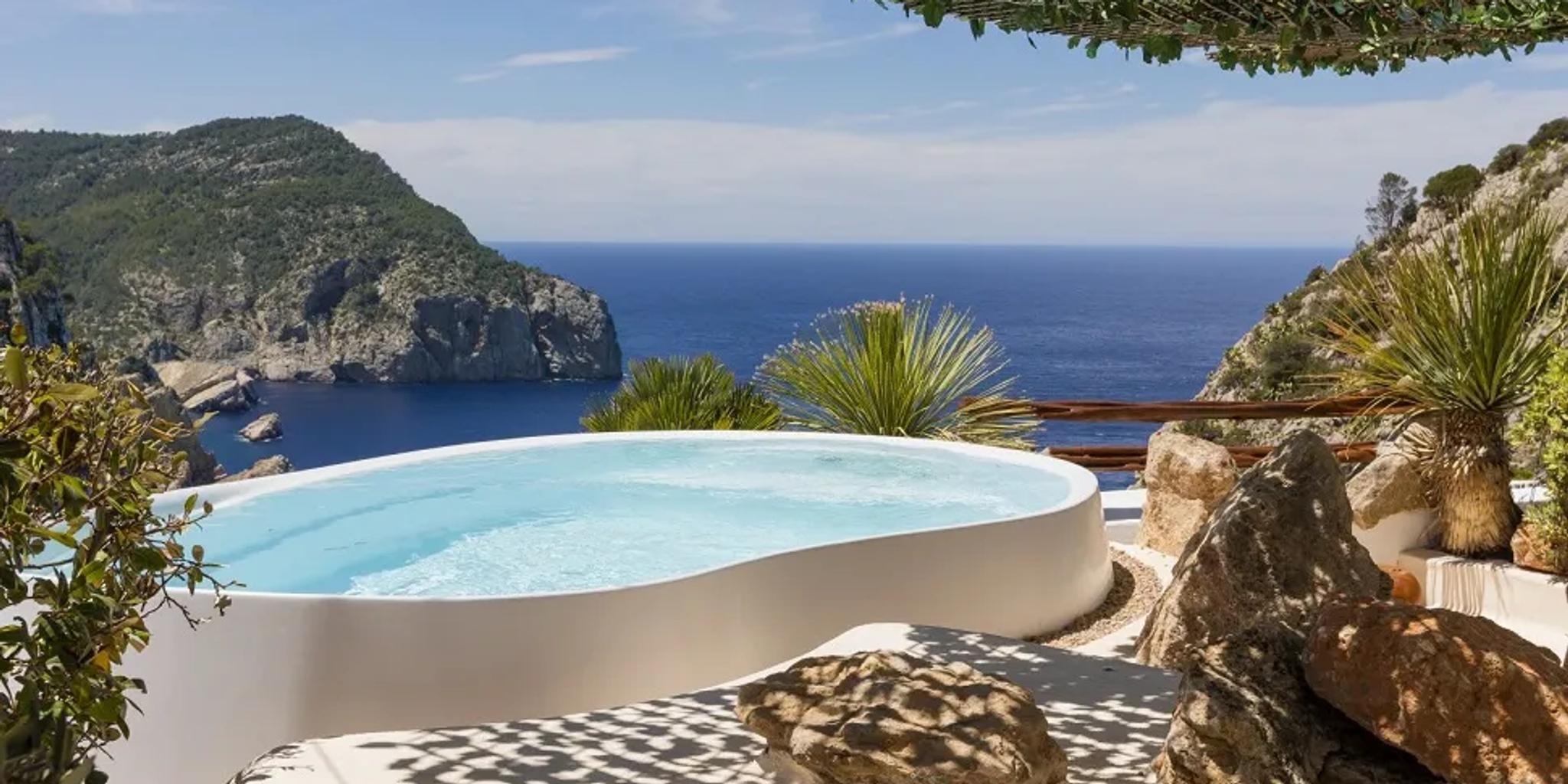 2048x1024 Gray Area Guide to Ibiza Luxury Hotels
