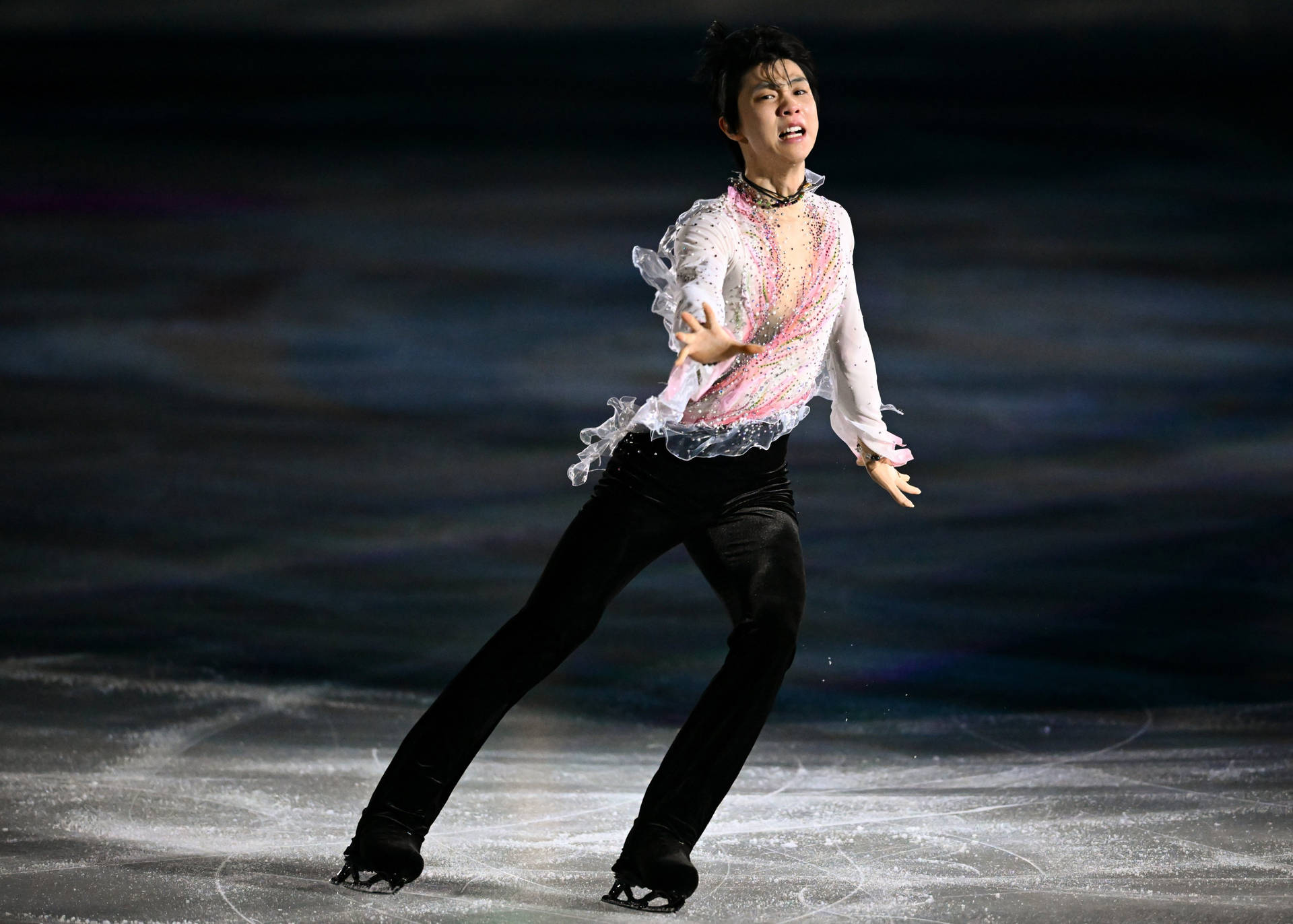 1920x1372 Download Japanese Figure Skating Athlete Yuzuru Hanyu At Winter Olympics Wallpaper