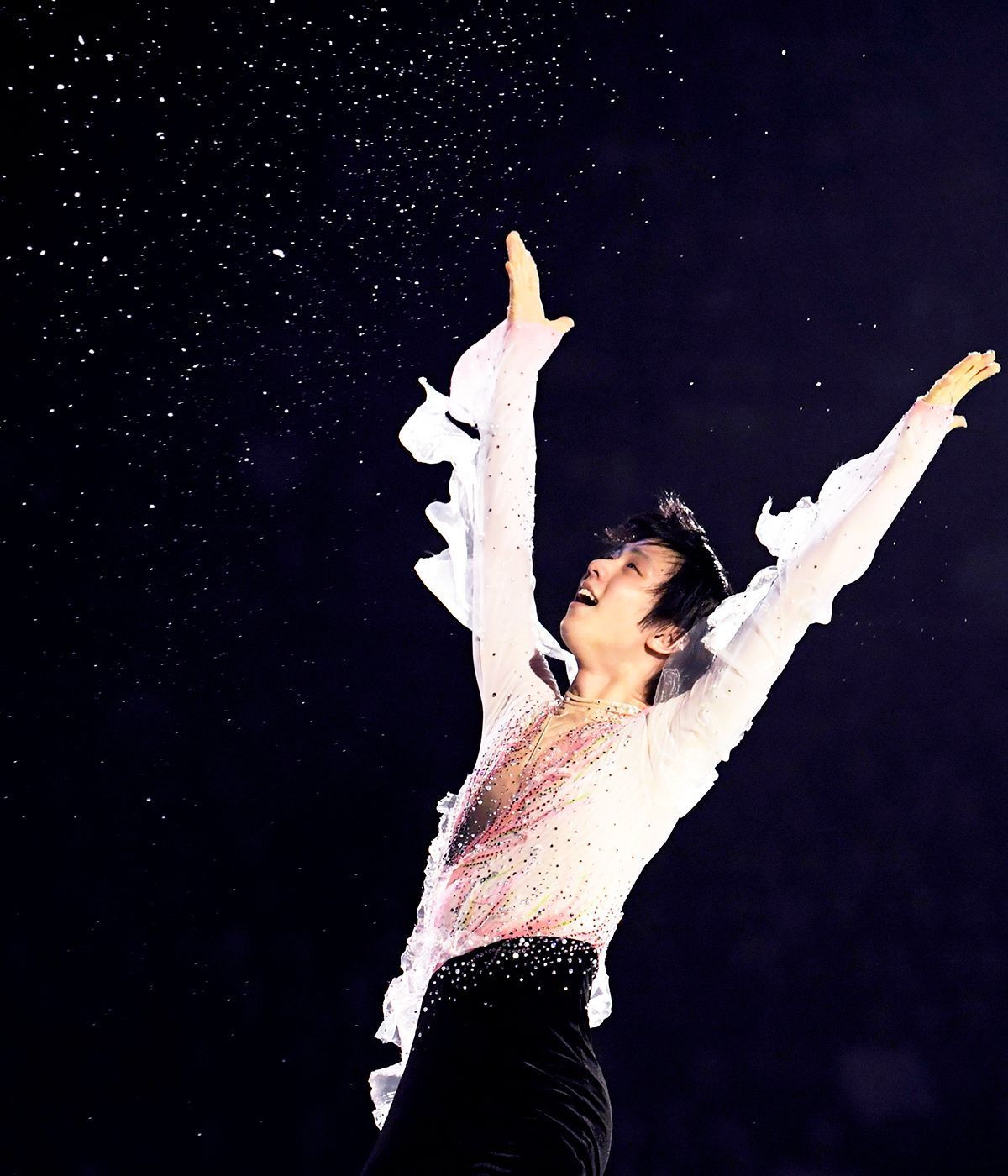 1200x1400 春よ来い 'Haru yo koi' at Fantasy On Ice (Shizuoka) 2018 Photographer Yukihito Taguchi wrote about Yuzu: “It is difficult to capture