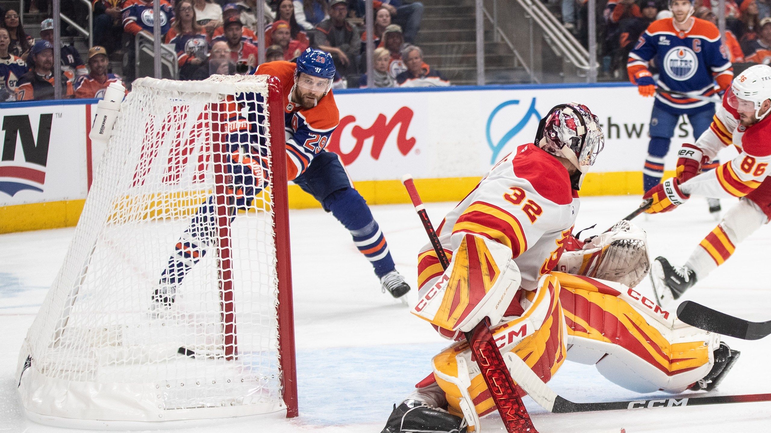 2560x1440 Leon Draisaitl scores his 400th NHL goal in the Oilers' opening shootout loss to the Flames