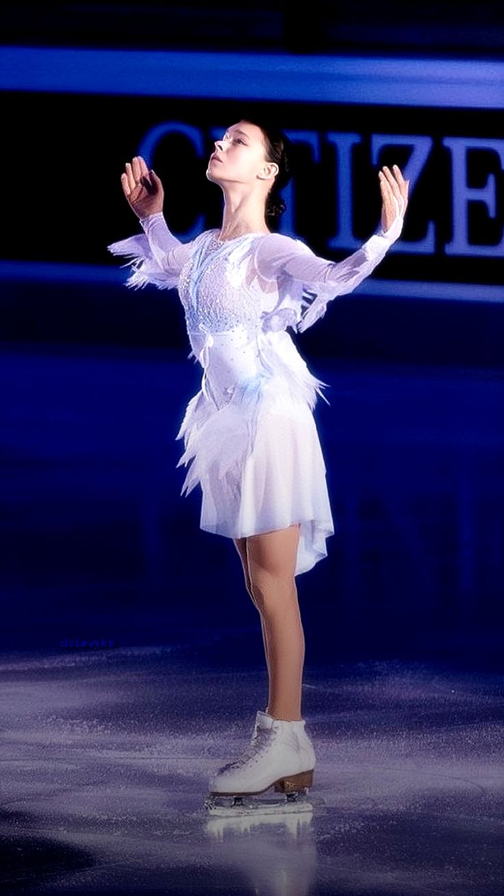 736x1308 Anna Shcherbakova Wallpaper