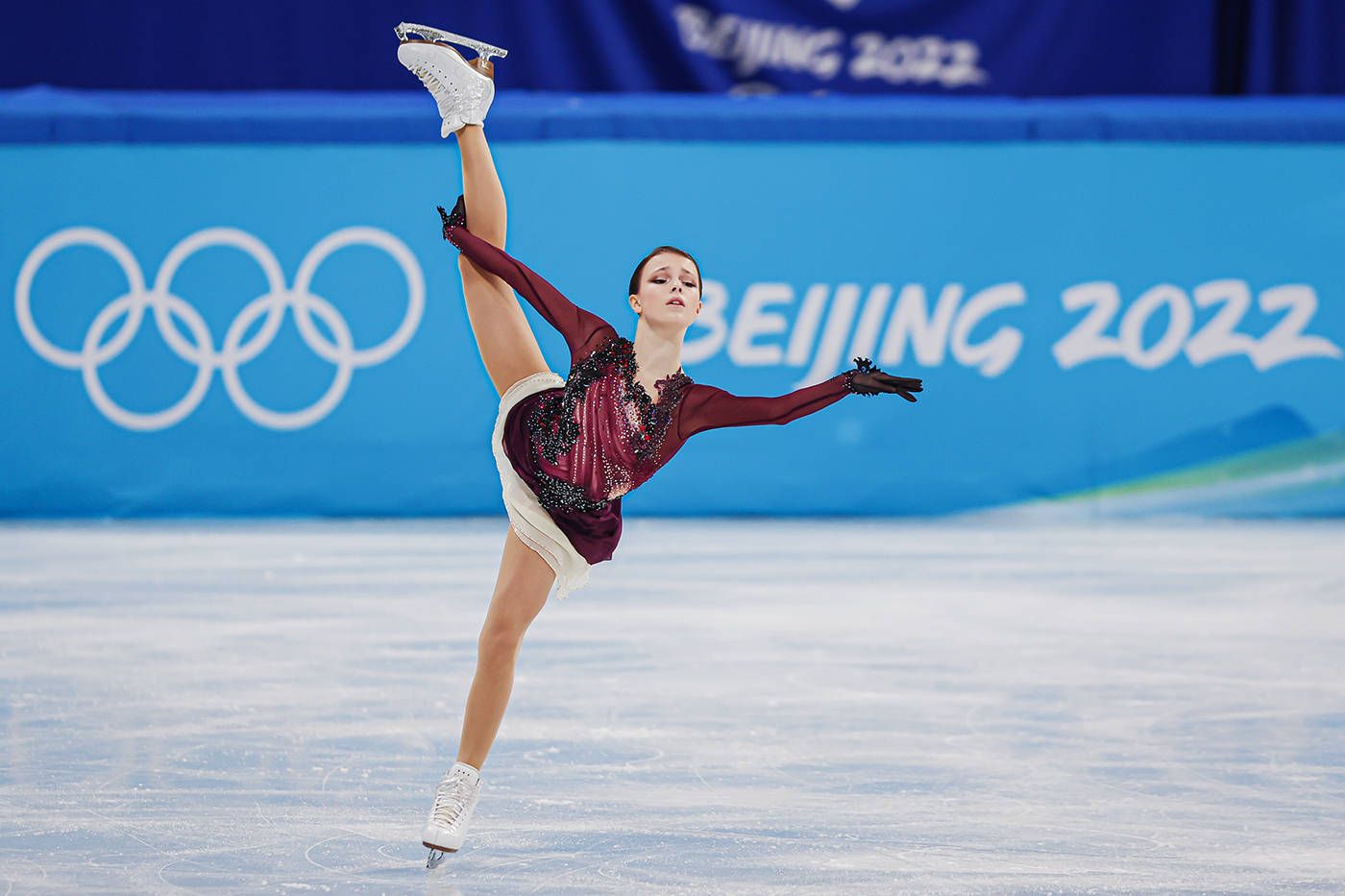 1400x933 Download Anna Shcherbakova dazzling at the 2022 Olympics Figure Skating event. Wallpaper