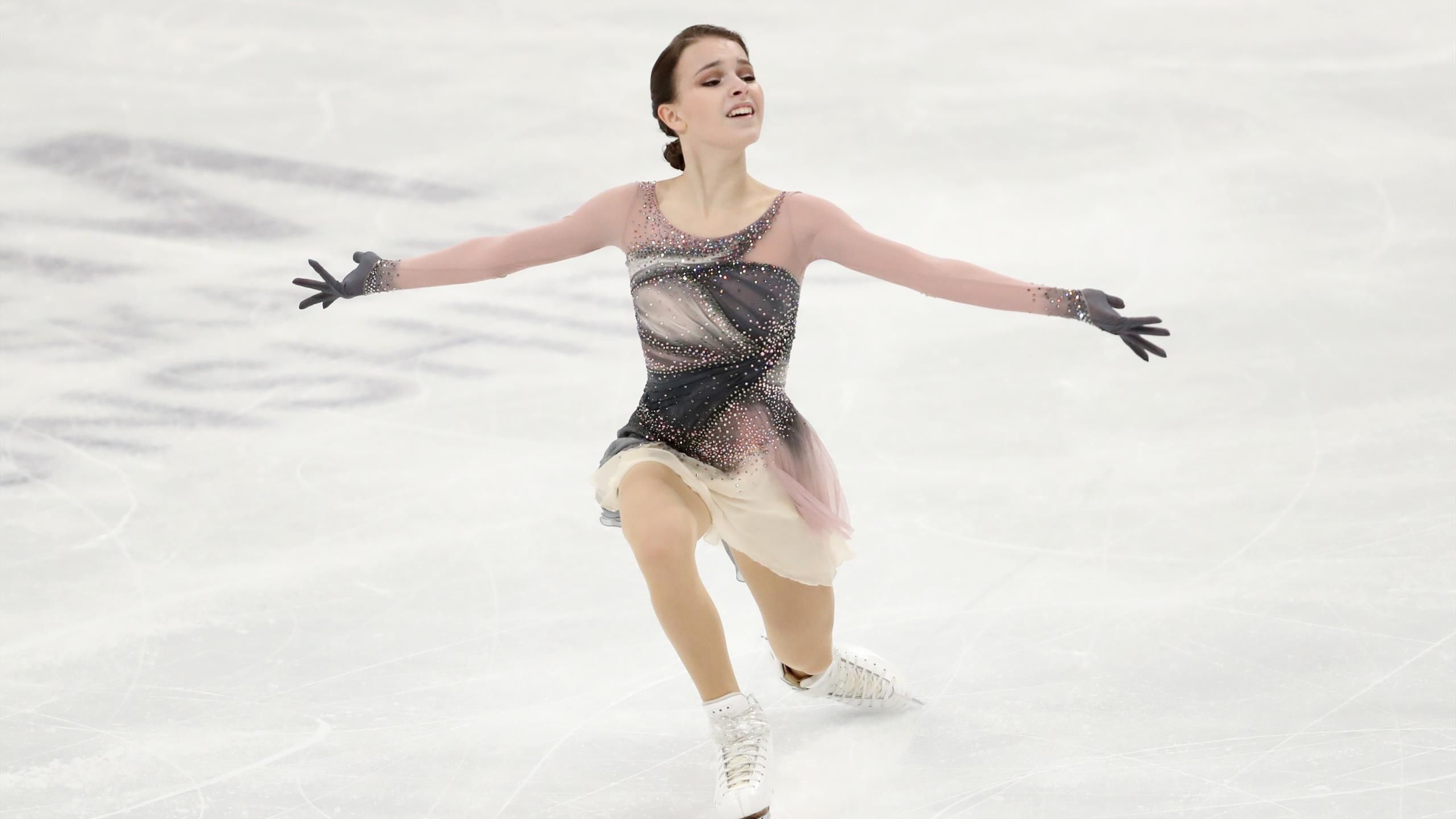 2560x1440 Anna Shcherbakova wins gold in Figure skating world championships podium sweep for Russian women