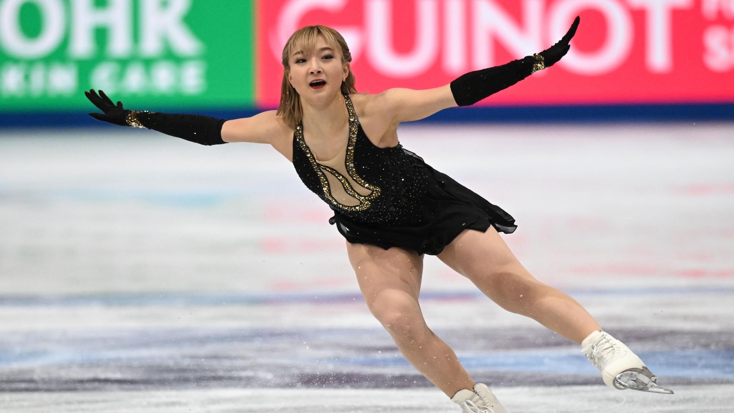 2560x1440 Kaori Sakamoto Bio: Career timeline, Olympic medals, Road to 2026 Milan Cortina Olympics