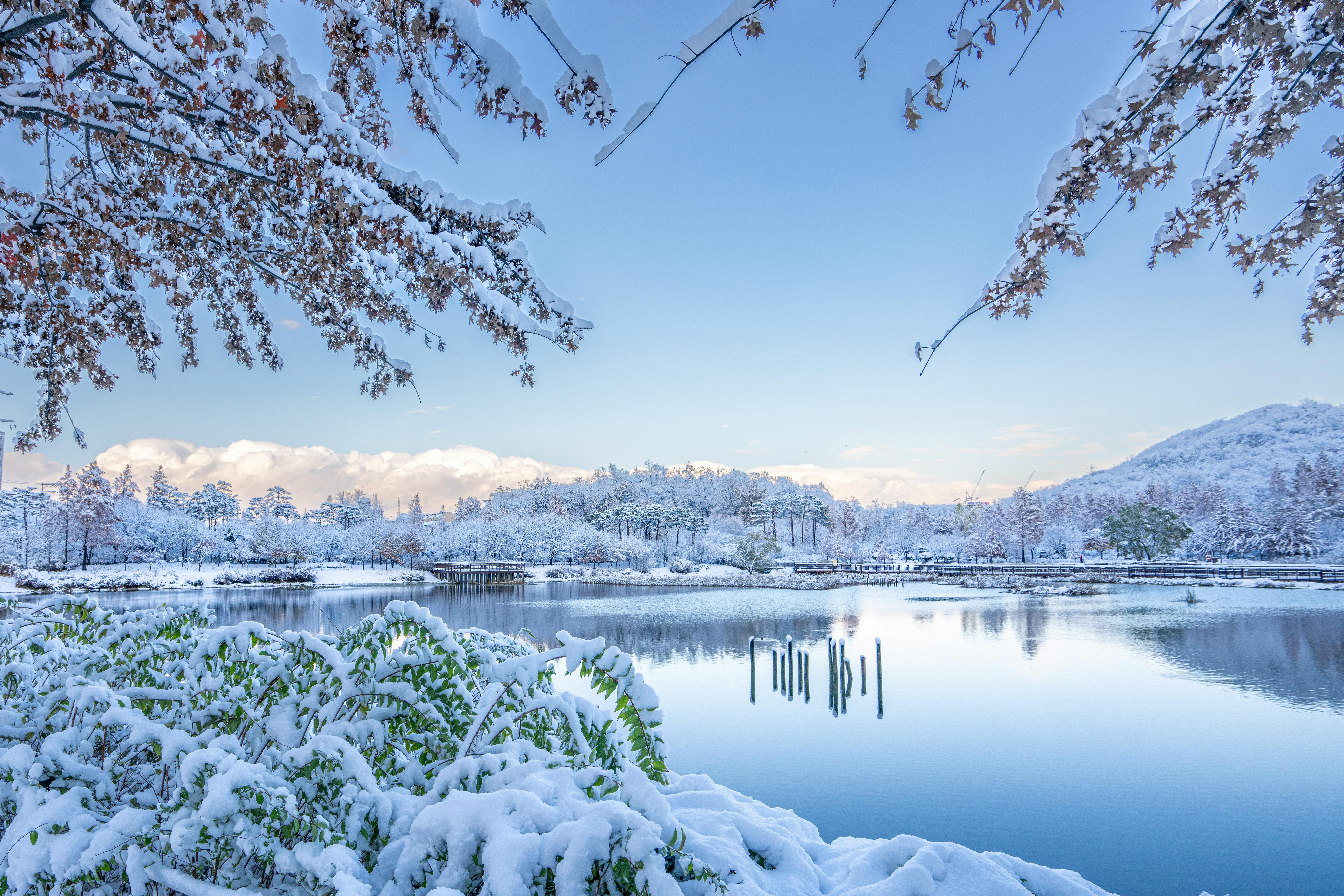 6338x4225 Tranquil Winter Landscape in Seoul · Free