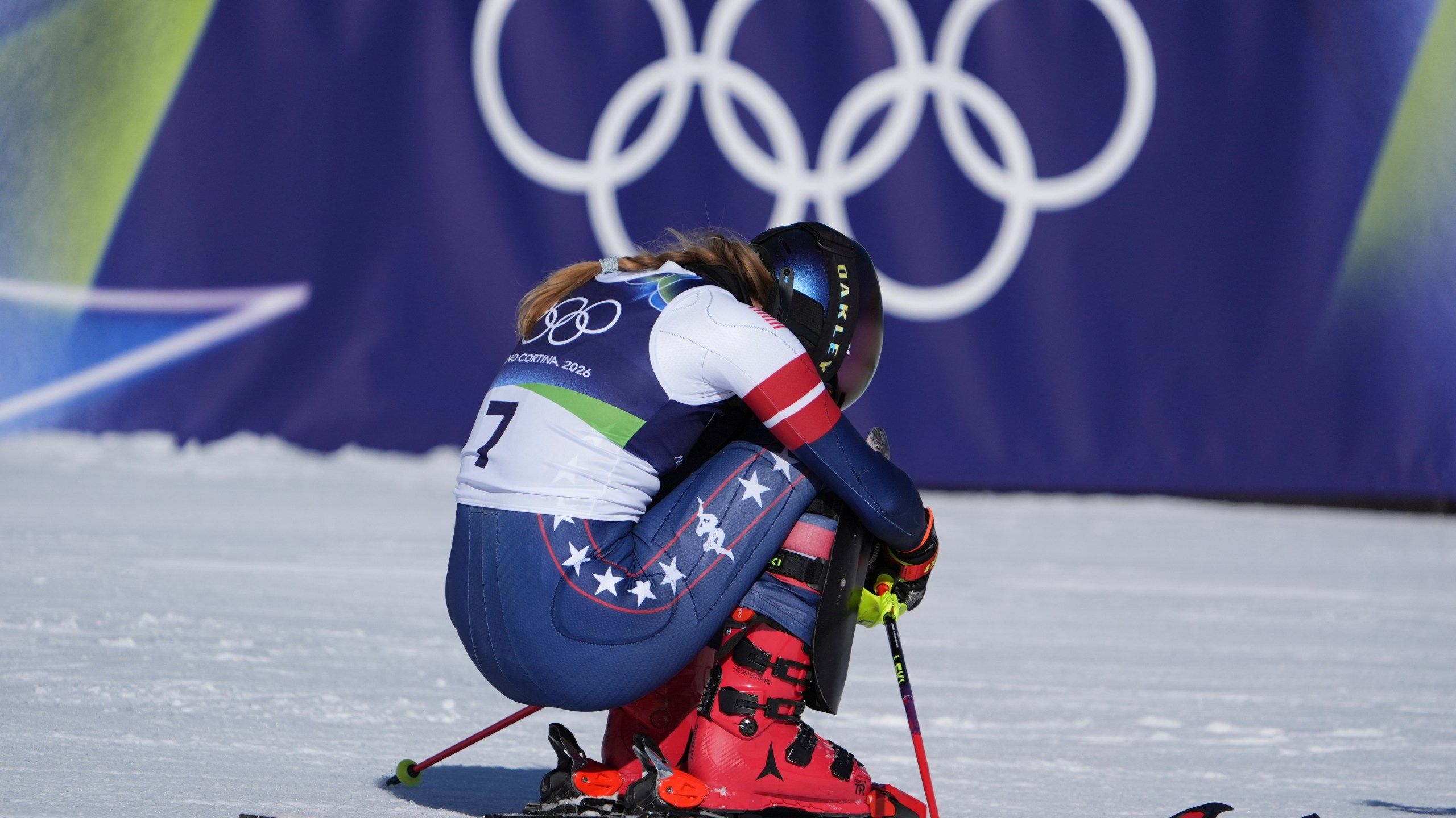 2560x1440 Mikaela Shiffrin remembers her late father after winning Olympic slalom gold