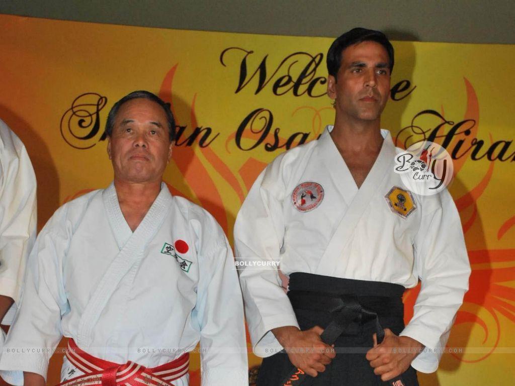 1024x768 Wallpaper Kumar honoured with a Katana and a sixth degree