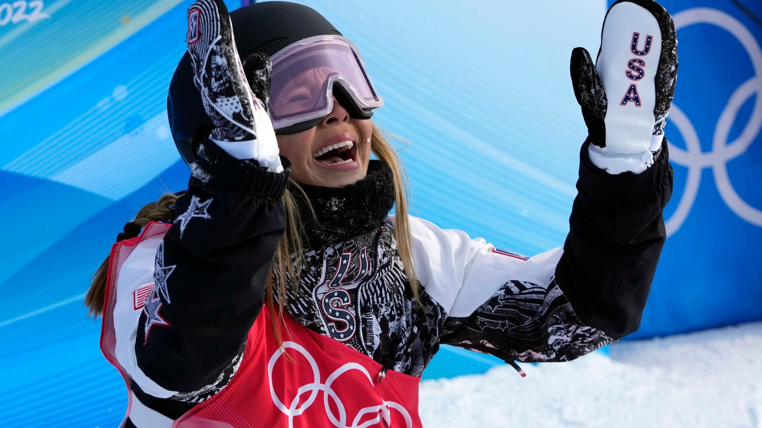 2560x1440 Not perfect, still golden for Chloe Kim in Olympic halfpipe