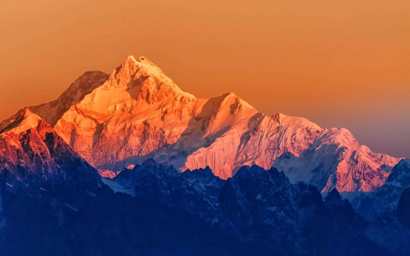 1366x853 Snowy Mountains download and install on Windows