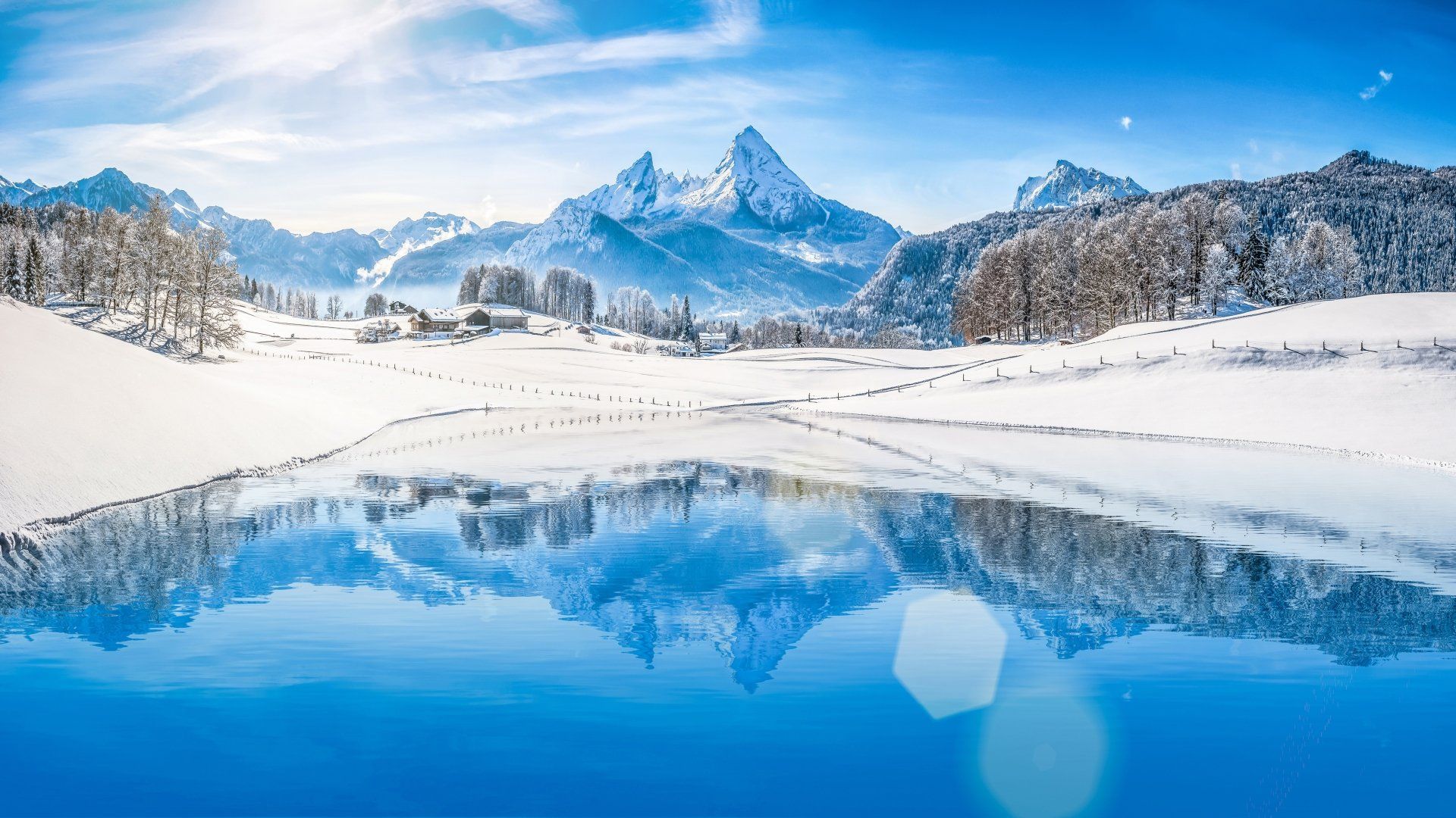 1920x1080 4K Ultra HD Winter Wonderland: Sunny Snowy Mountain Peaks & Reflective Landscape