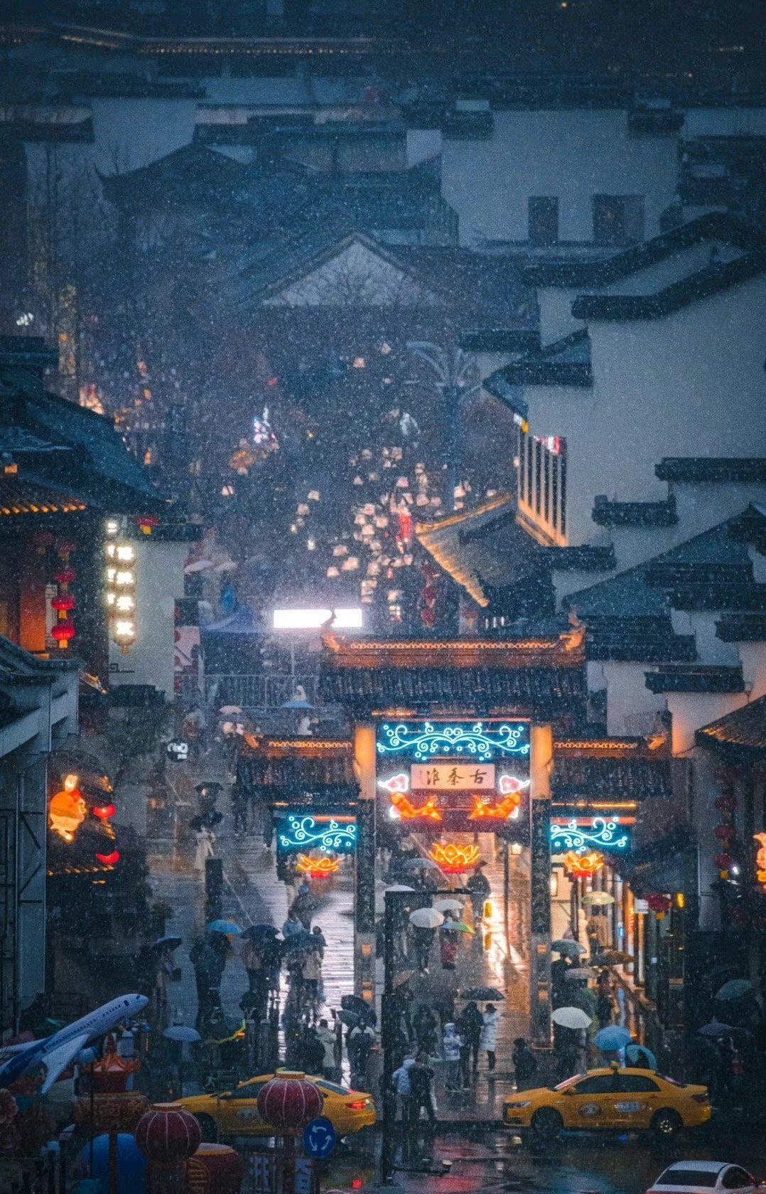 1078x1679 Ancient Chinese street in the snow (Nanjing, China)