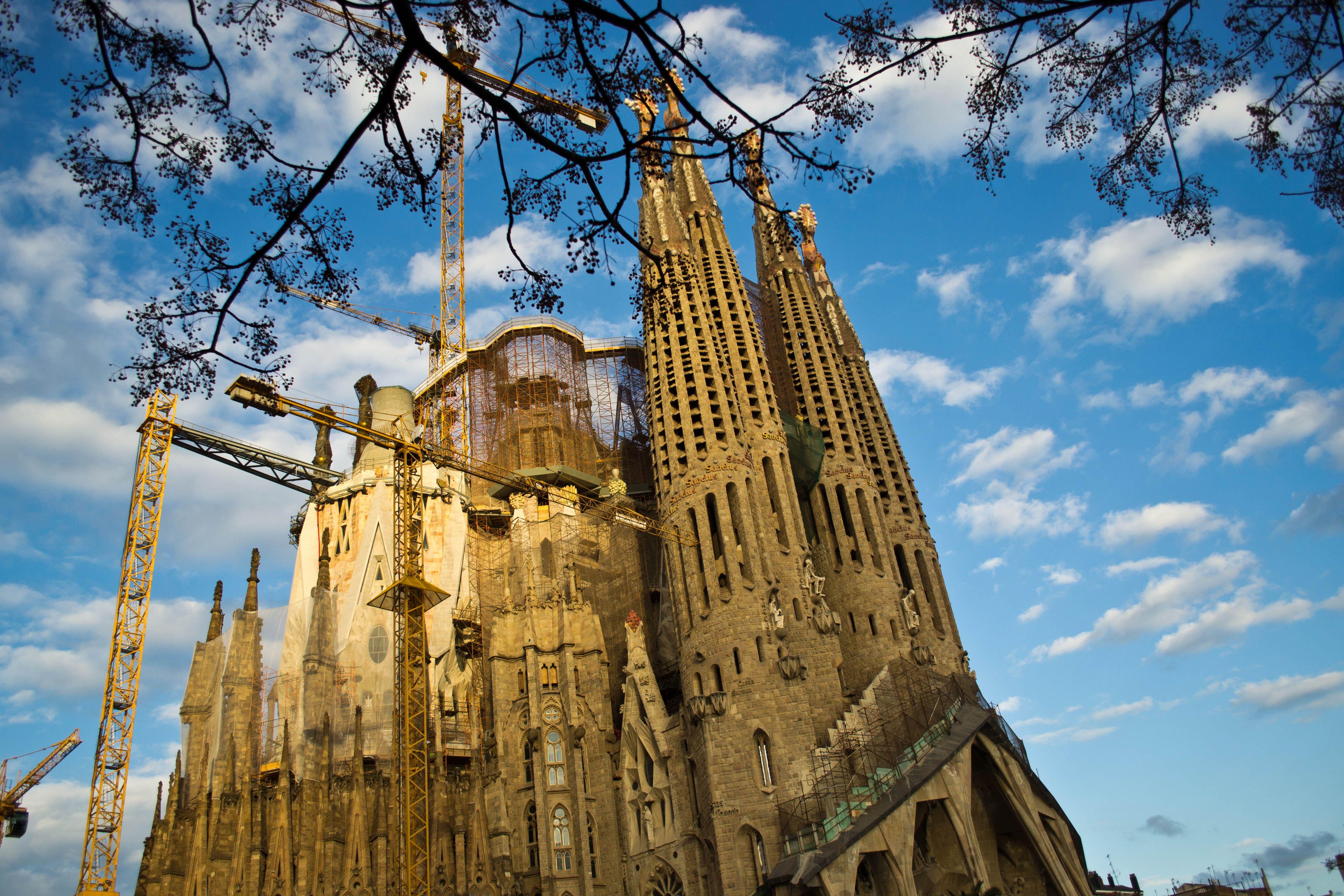 4608x3072 La Sagrada Familia Wallpaper