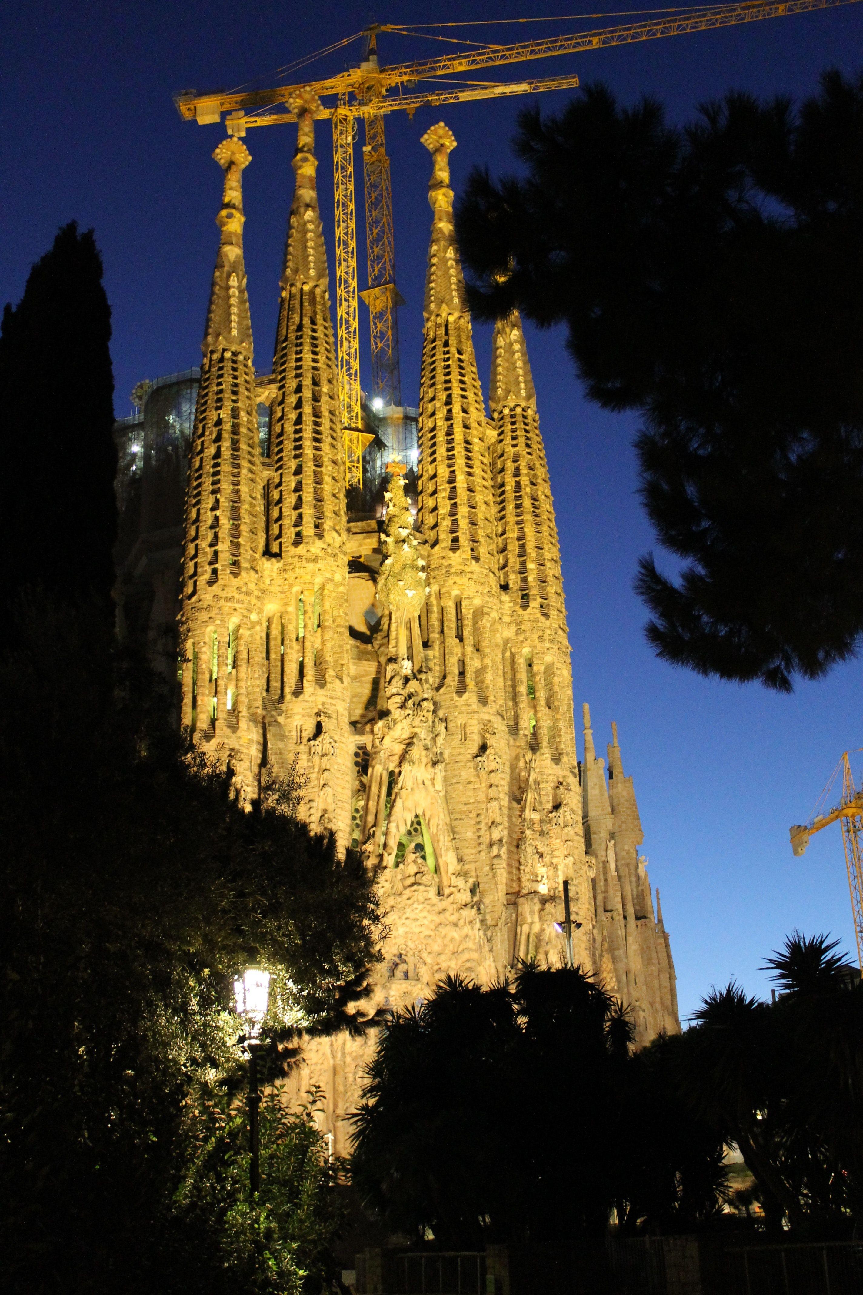 2848x4272 Sagrada Familia expiatory Temple Of The Holy Family