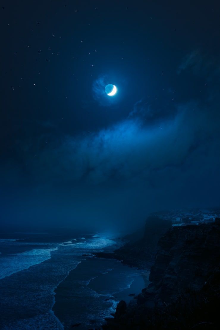 740x1110 Night moon Image