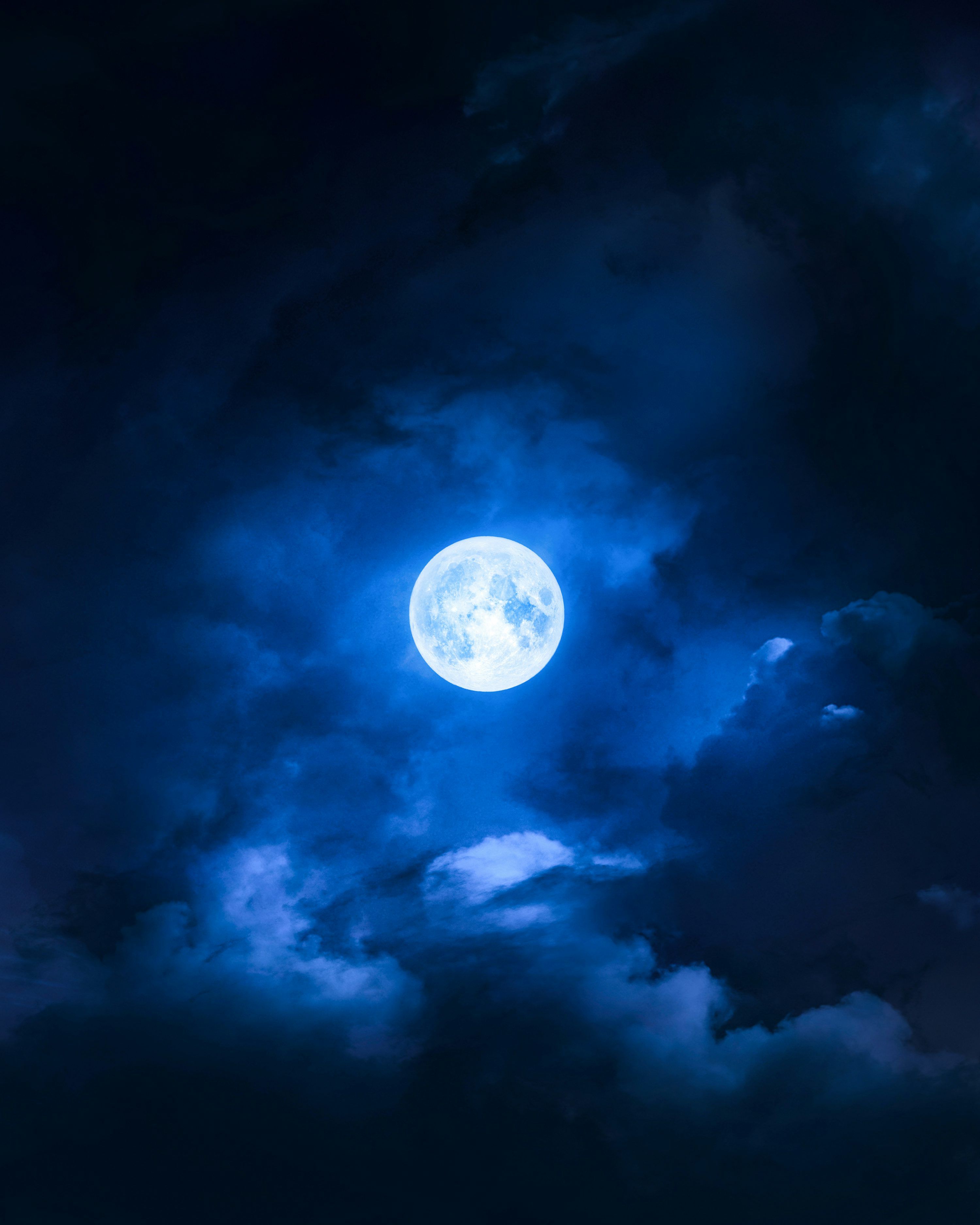 3000x3750 A full moon is seenuds photo