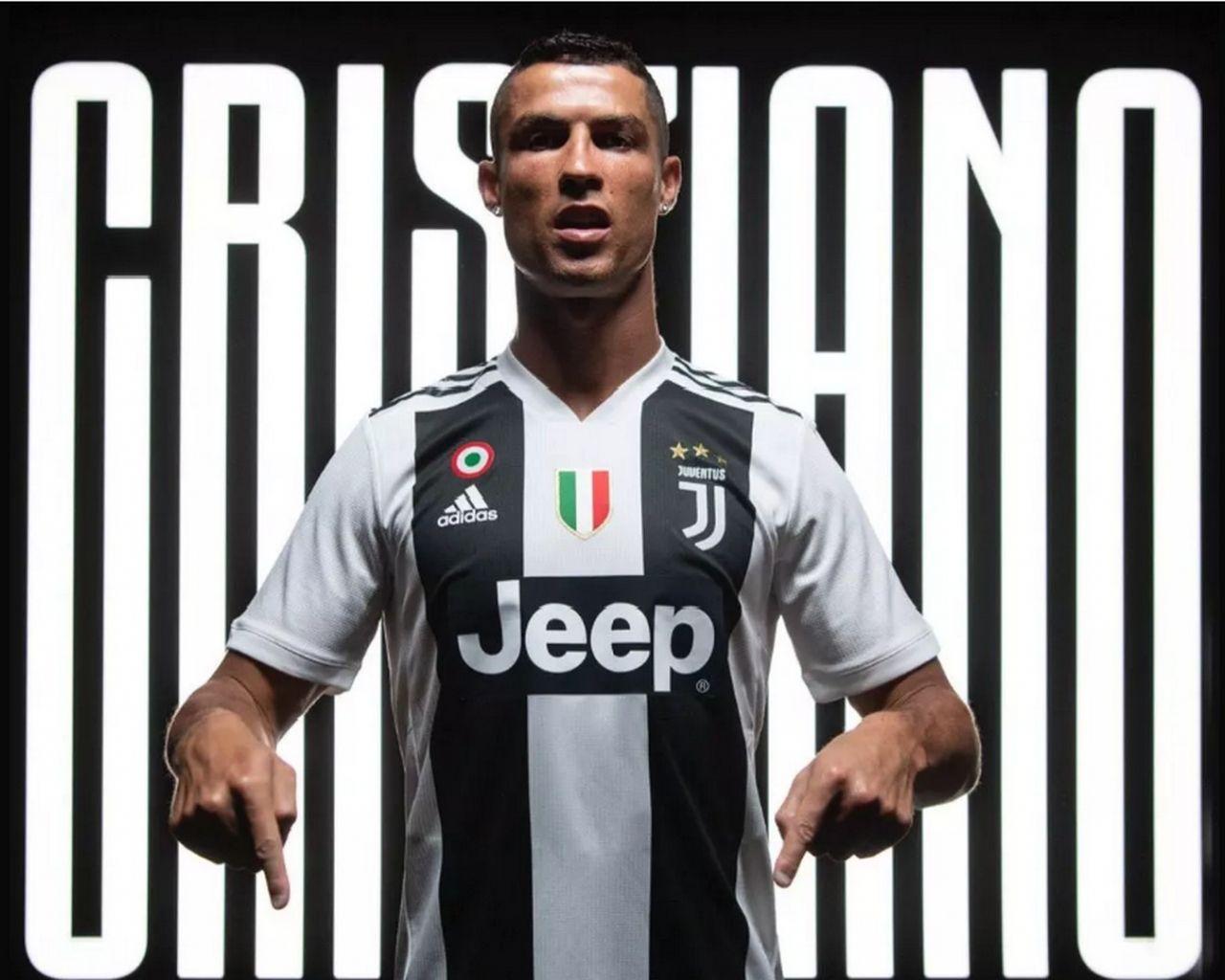 1280x1024 Free download Wallpaper Cristiano Ronaldo Juventus 2020 Cute