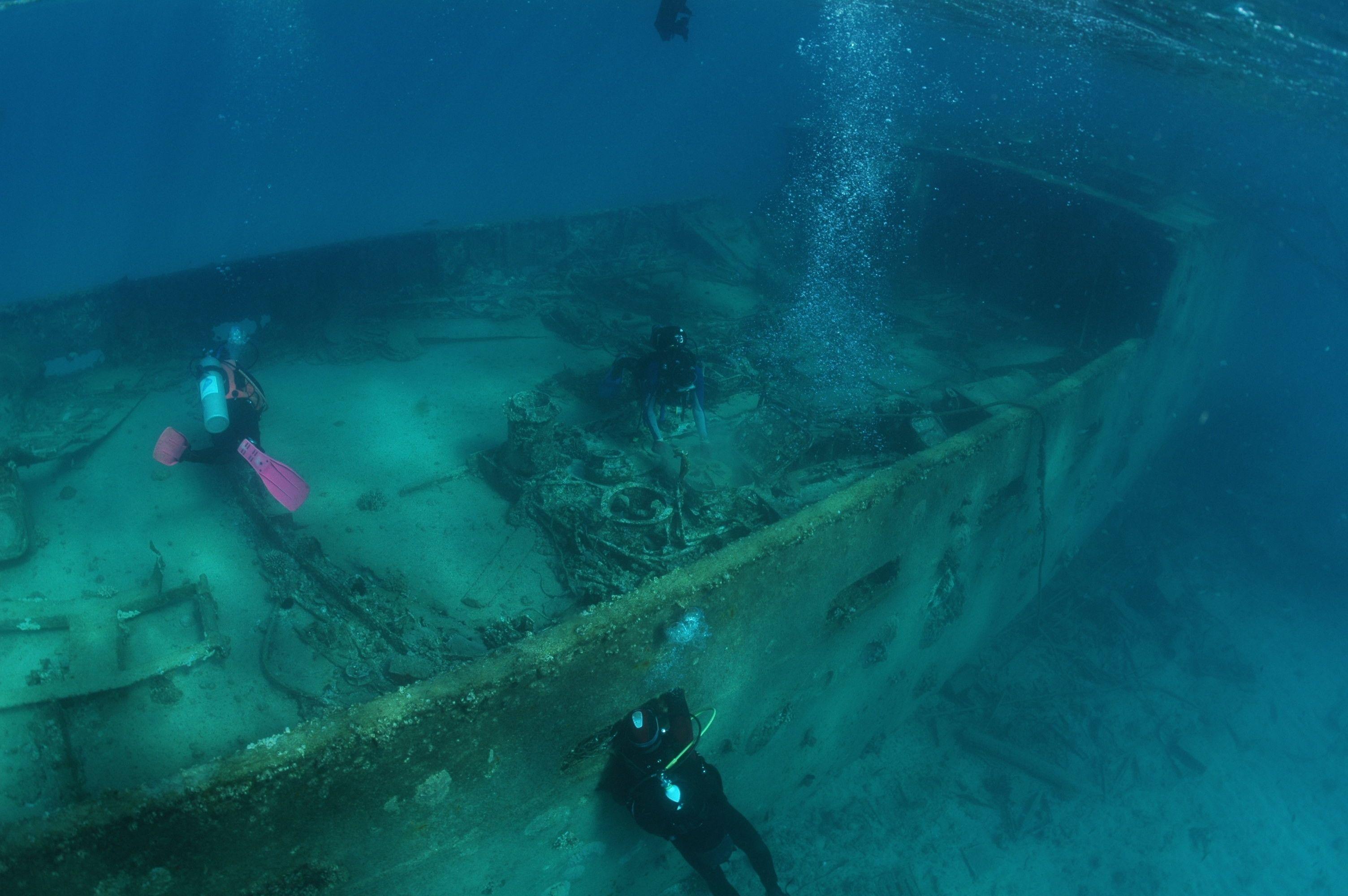 3008x2000 Scuba Diving Wallpaper High Resolution