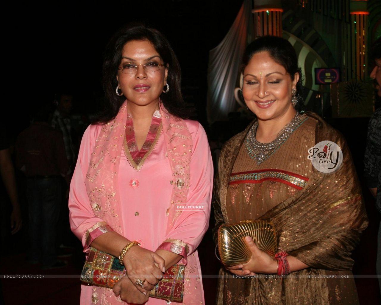 1280x1024 Wallpaper Aman and Rati Agnihotri as a judge at Grand