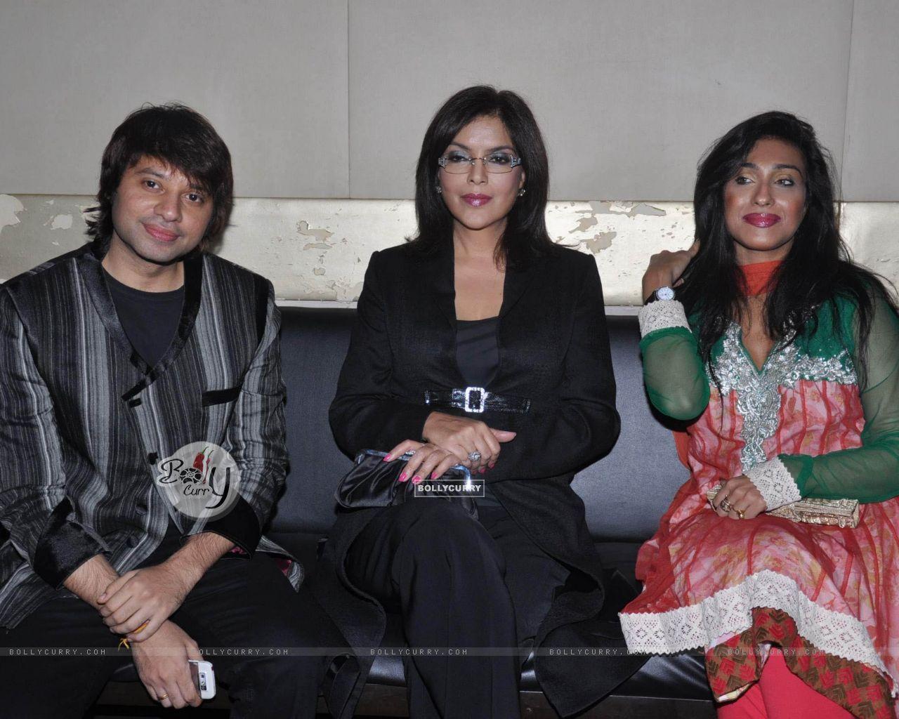 1280x1024 Nude Photo Of Zeenat Aman