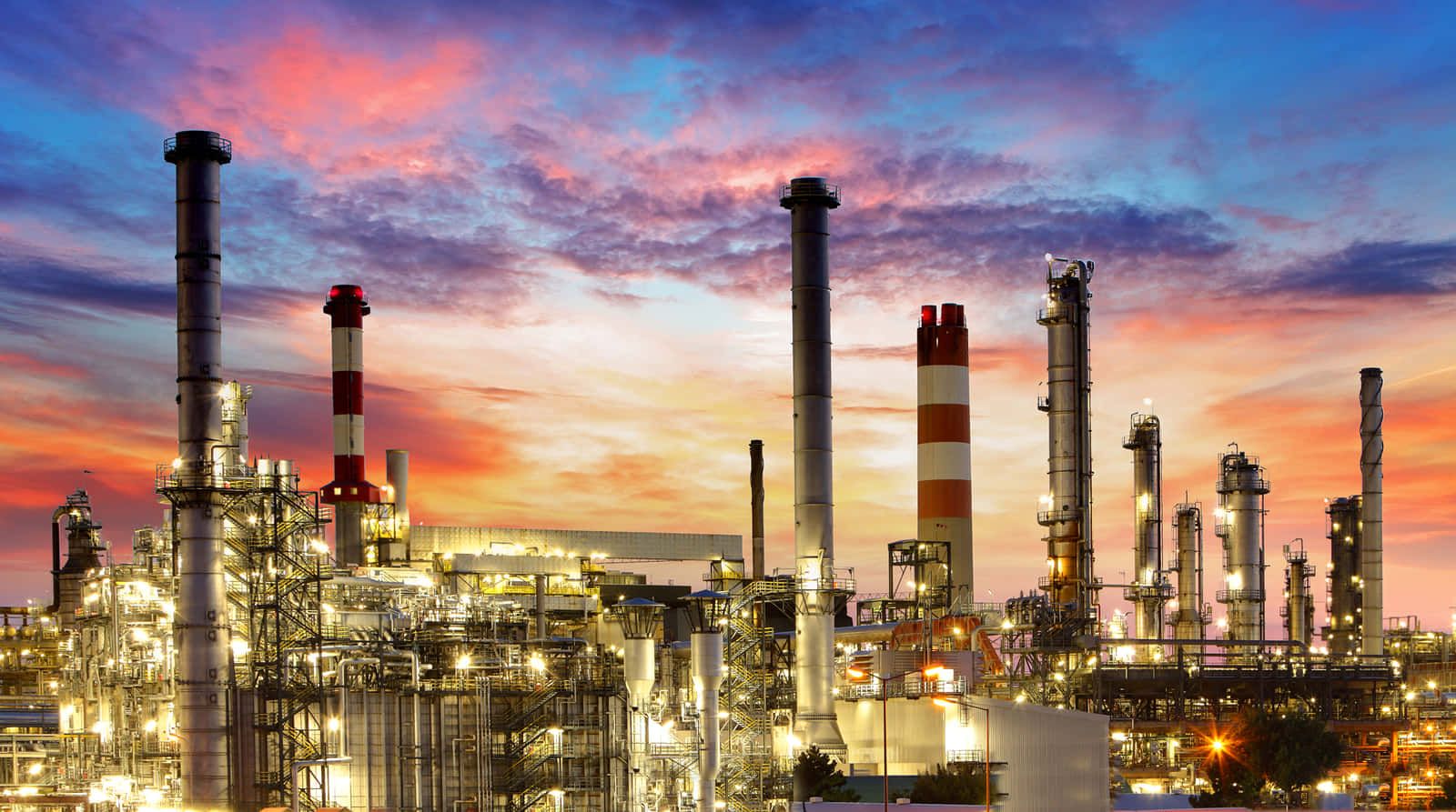 1600x893 Download A Large Oil Refinery