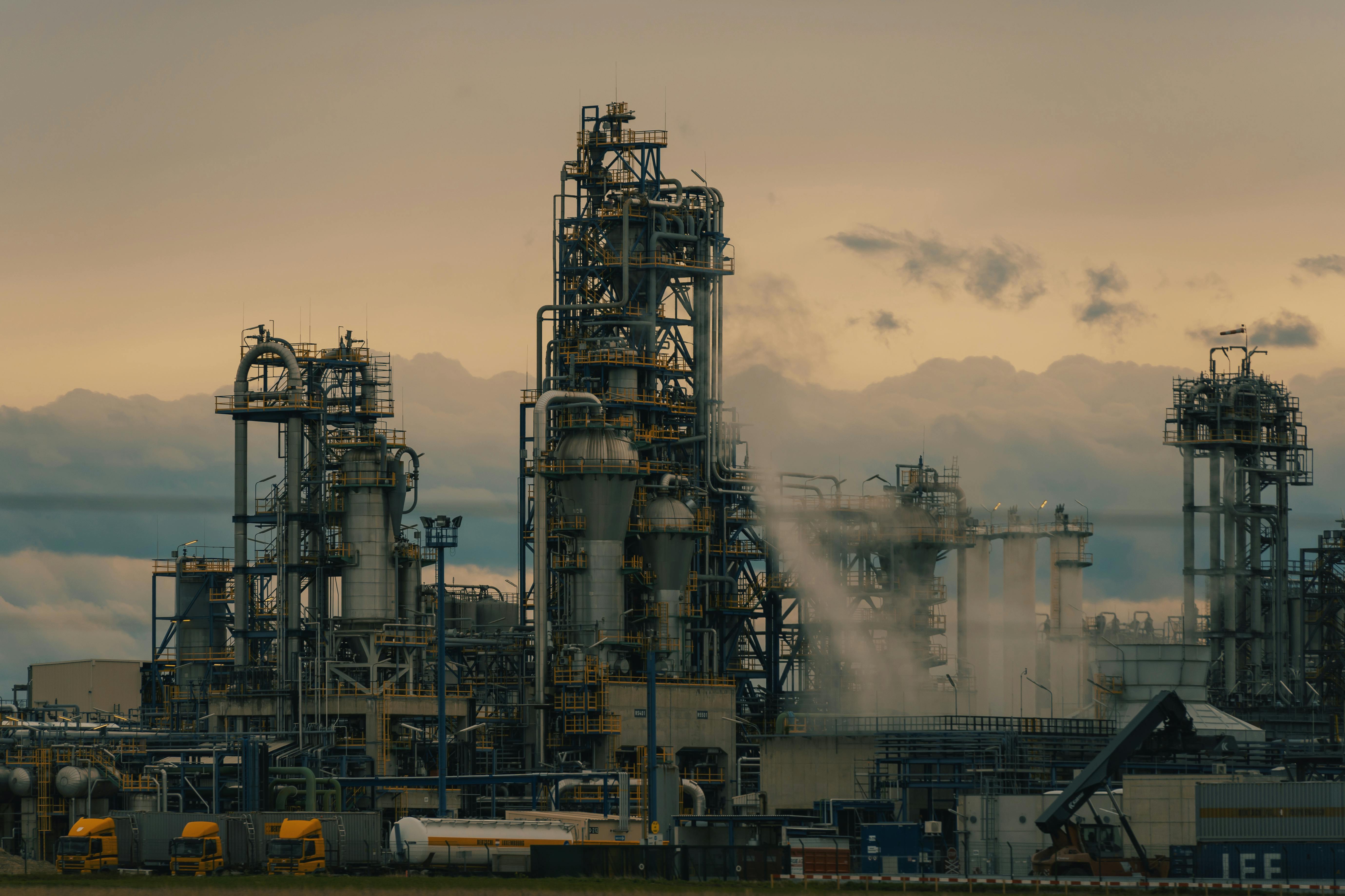 5518x3676 Refinery Tower at Dusk · Free