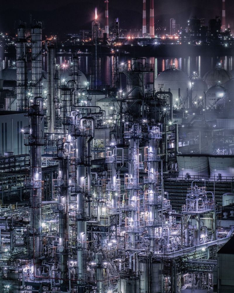 800x1000 Oil Refinery Wallpaper