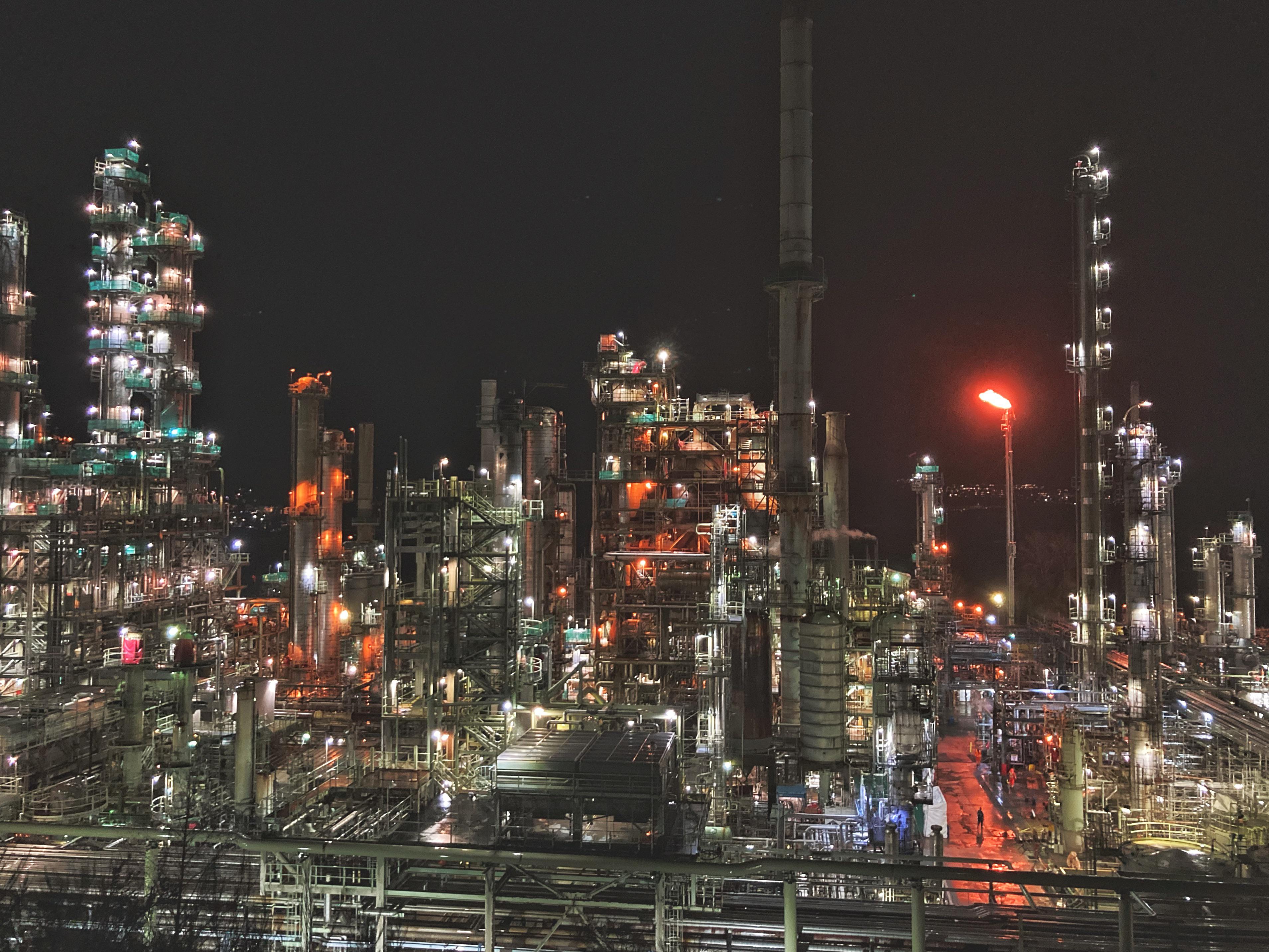 3817x2863 An oil refinery on a gloomy night