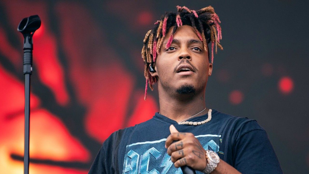 1280x720 Juice Wrld Is Standing In Red Black Background Wearing Black T Shirt HD Juice Wrld Wallpaper