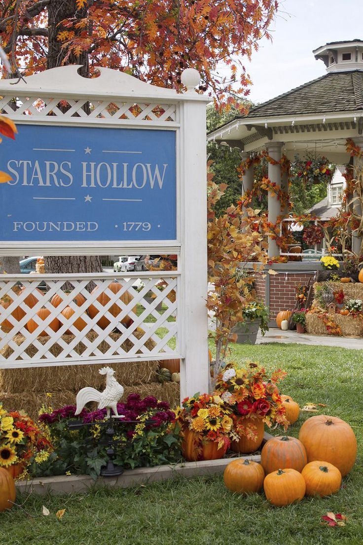 736x1104 Create A Stars Hollow Inspired Room: A Gilmore Girls Haven
